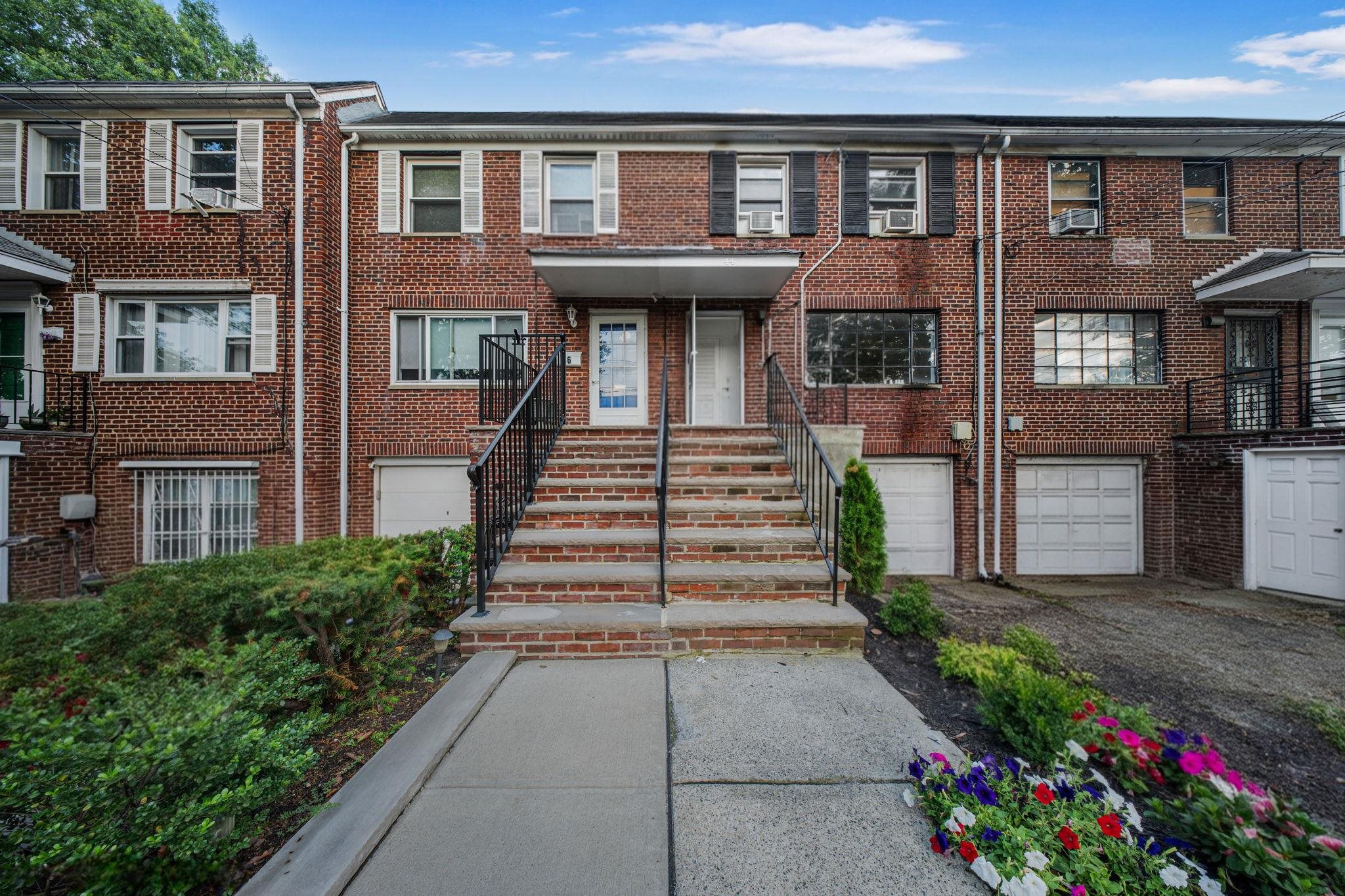 44 College St Property Photo 2