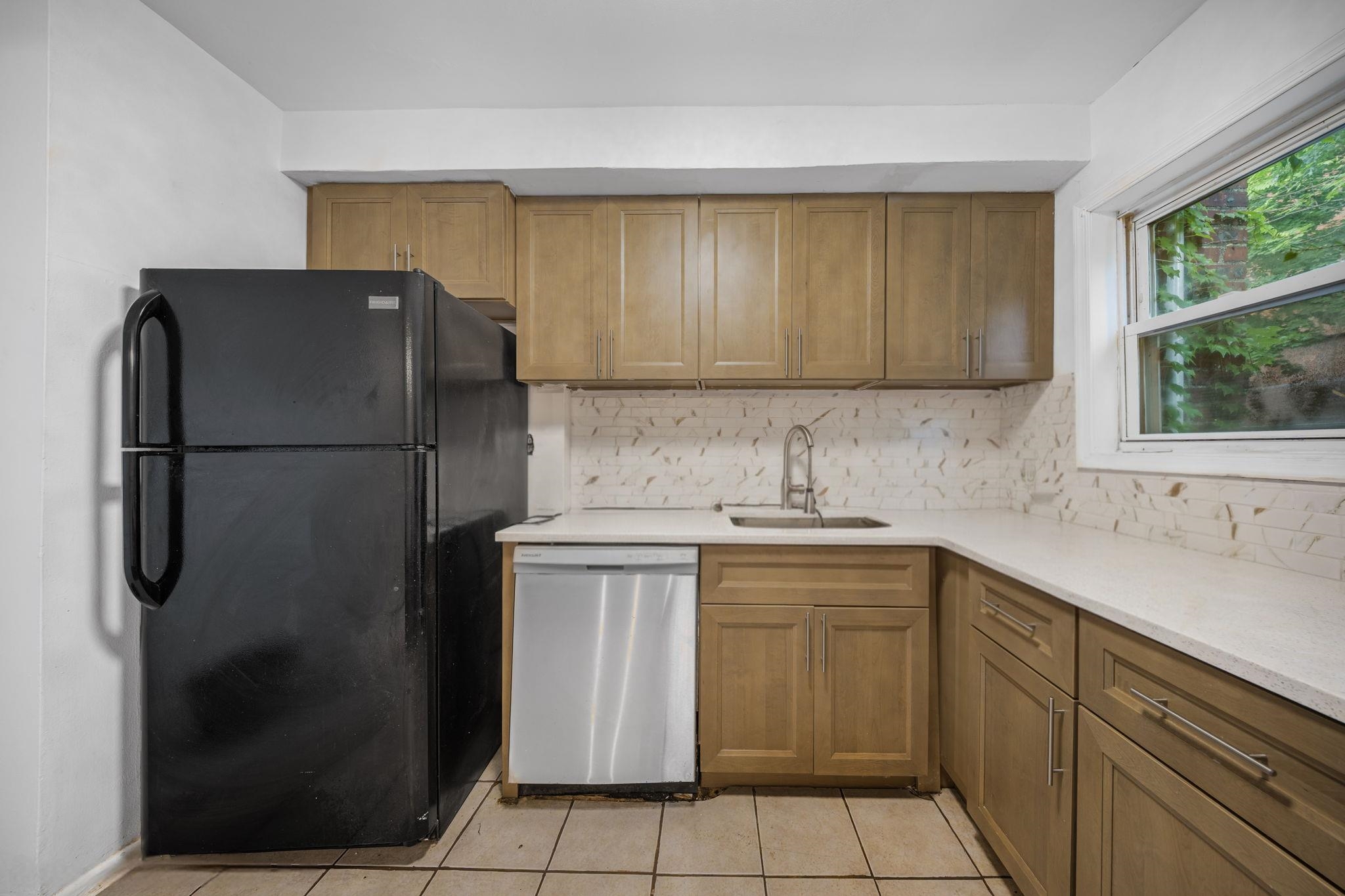 44 College St Property Photo 18