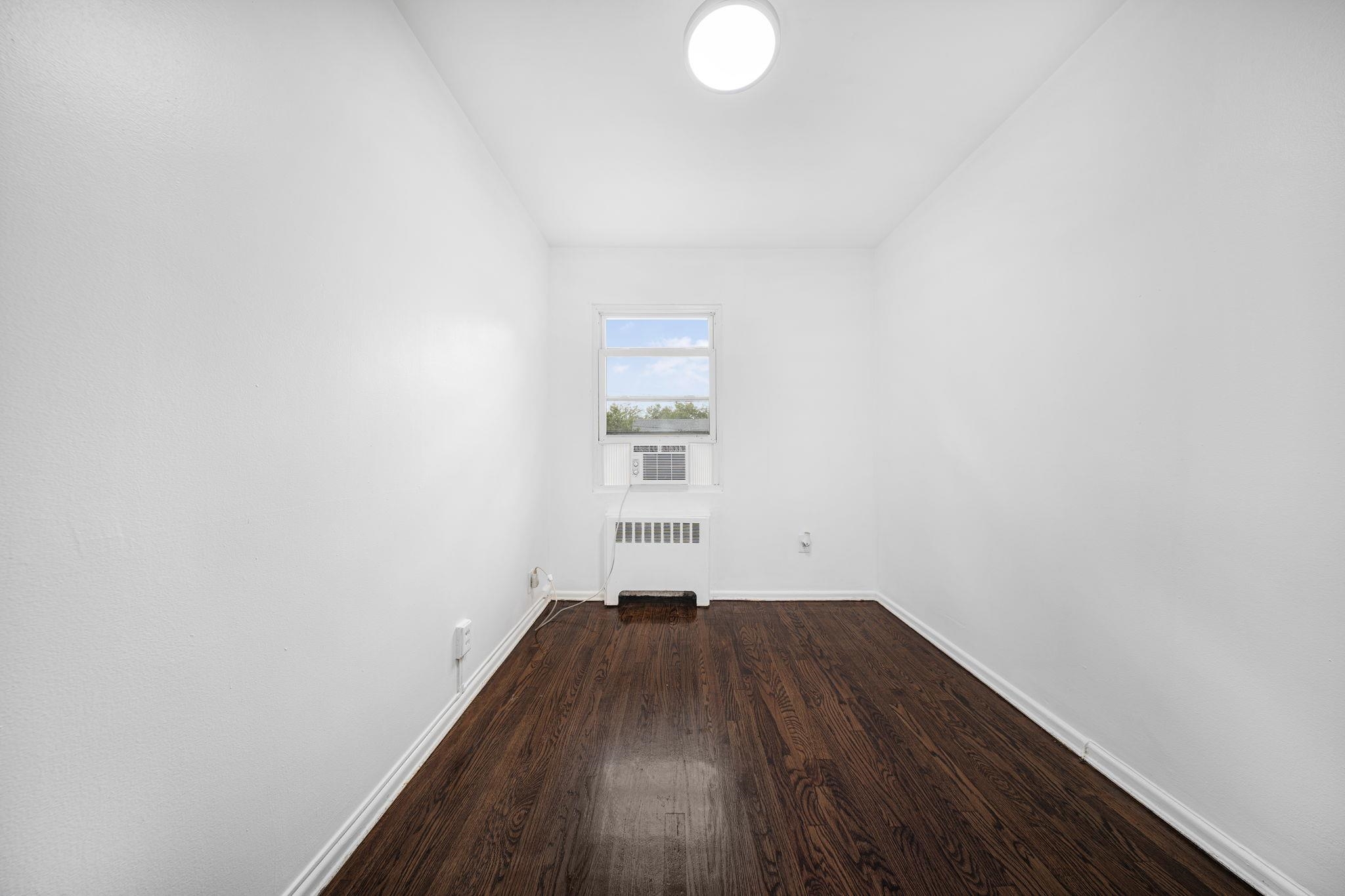 44 College St Property Photo 24