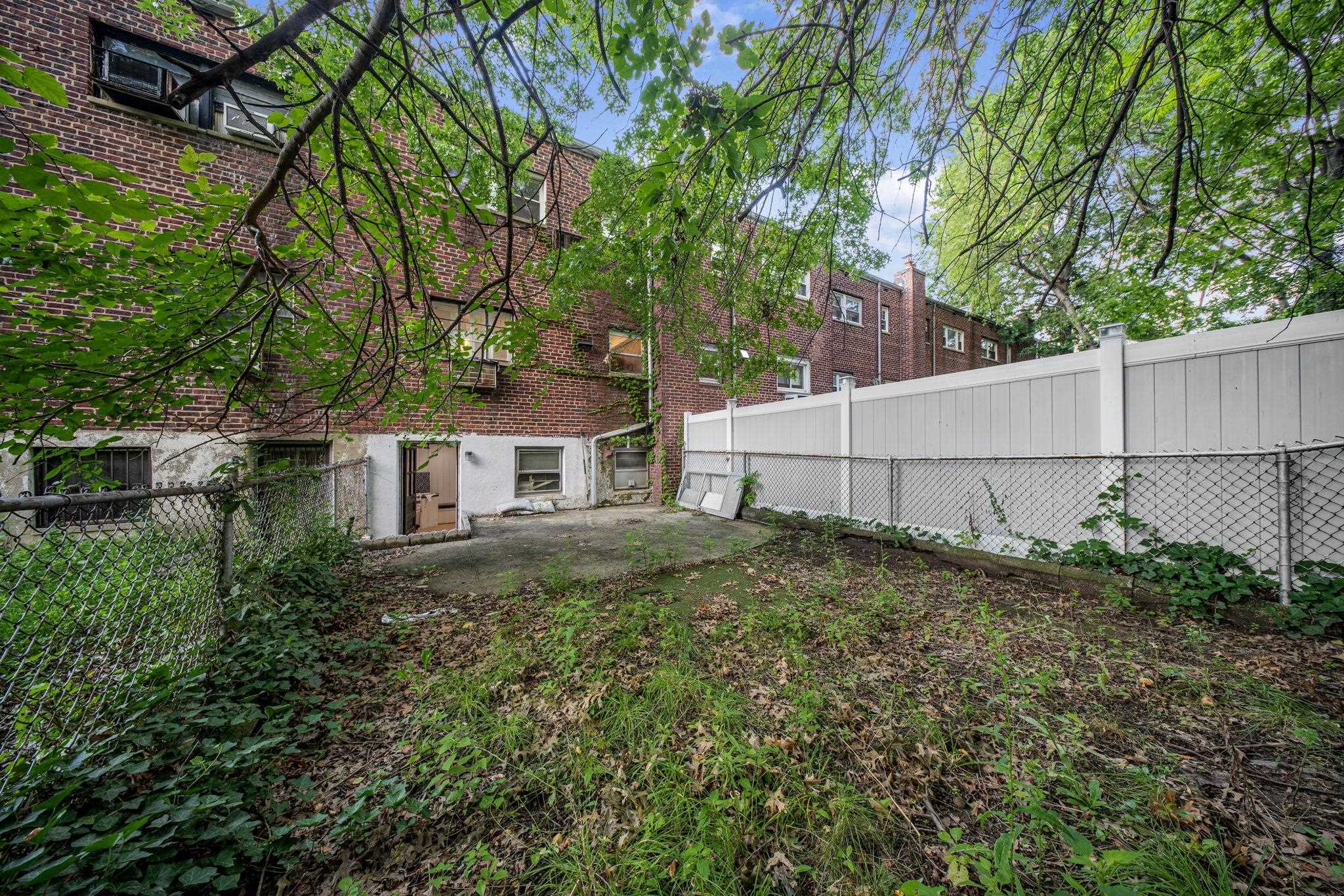 44 College St Property Photo 36