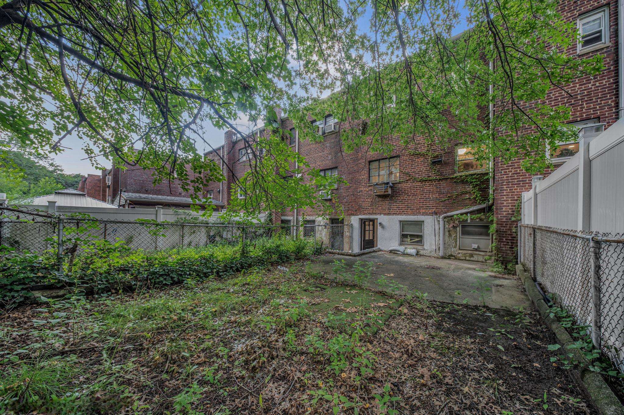 44 College St Property Photo 37