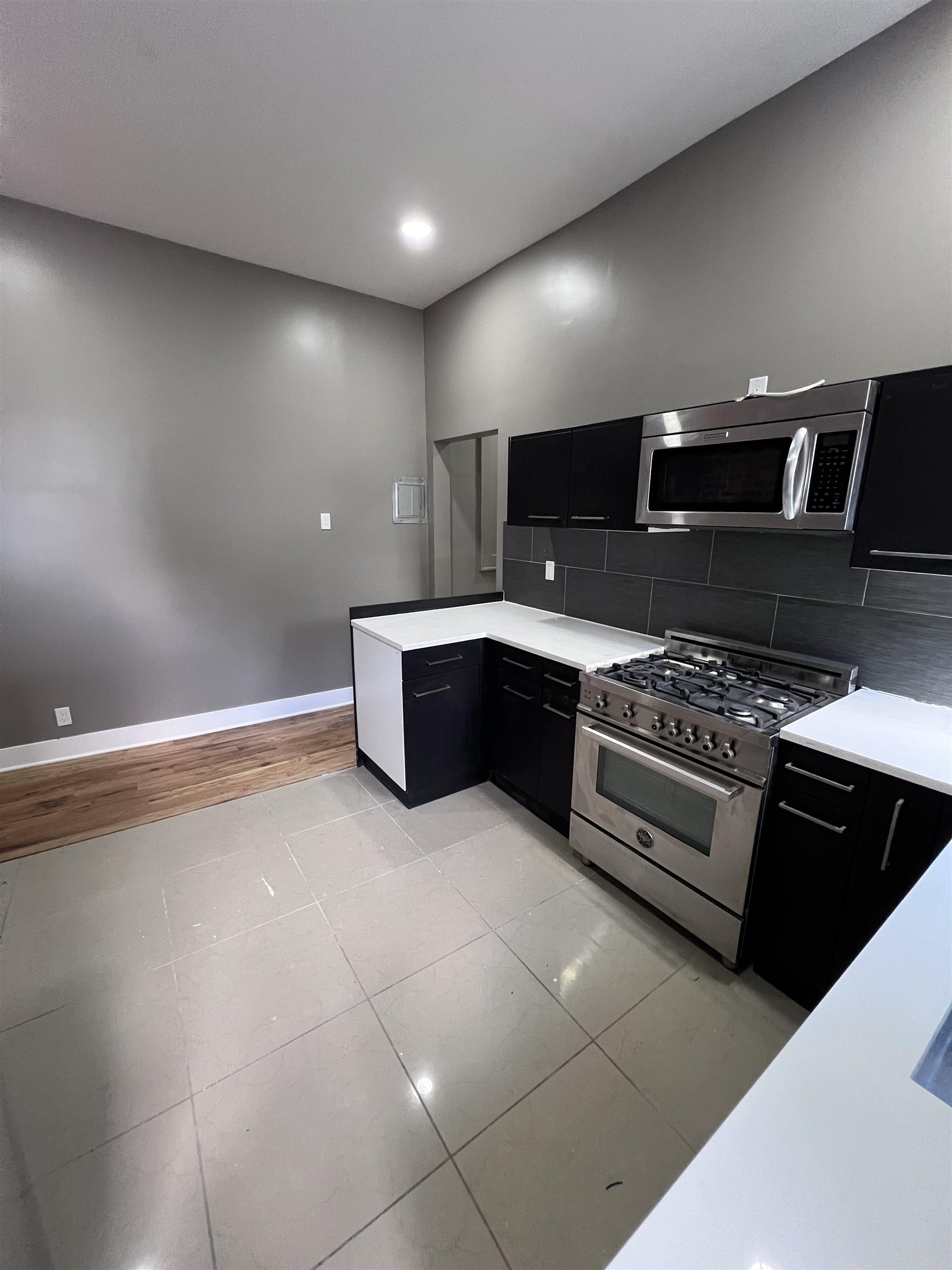 157 Midland Ave 2d Property Photo 4
