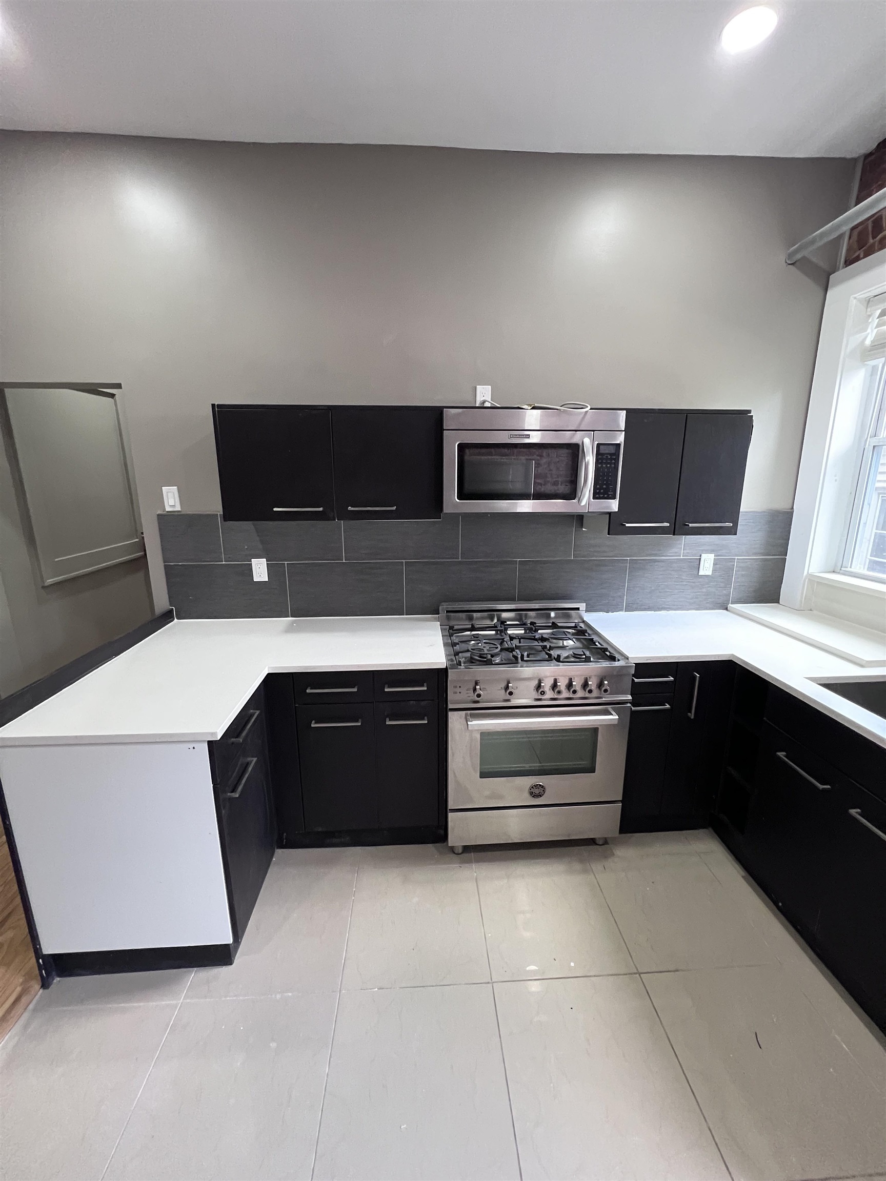 157 Midland Ave 2d Property Photo 6