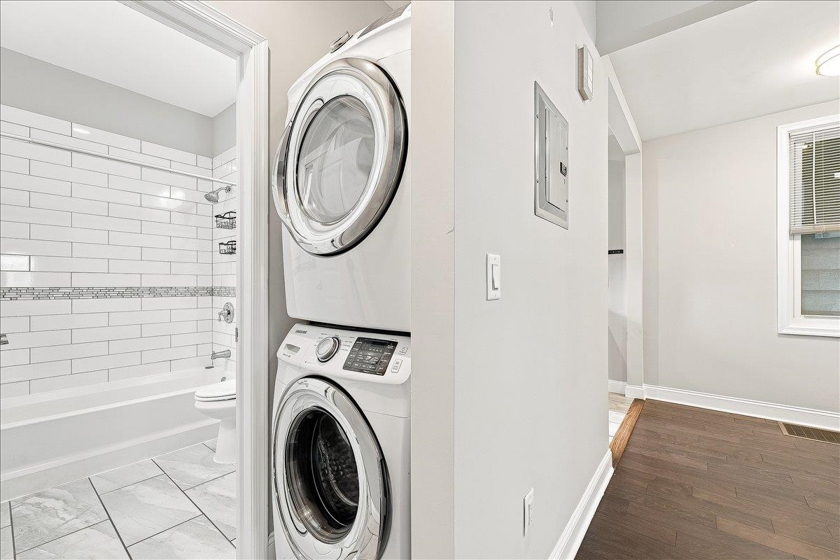 102.5 Congress St 1 Property Photo 10
