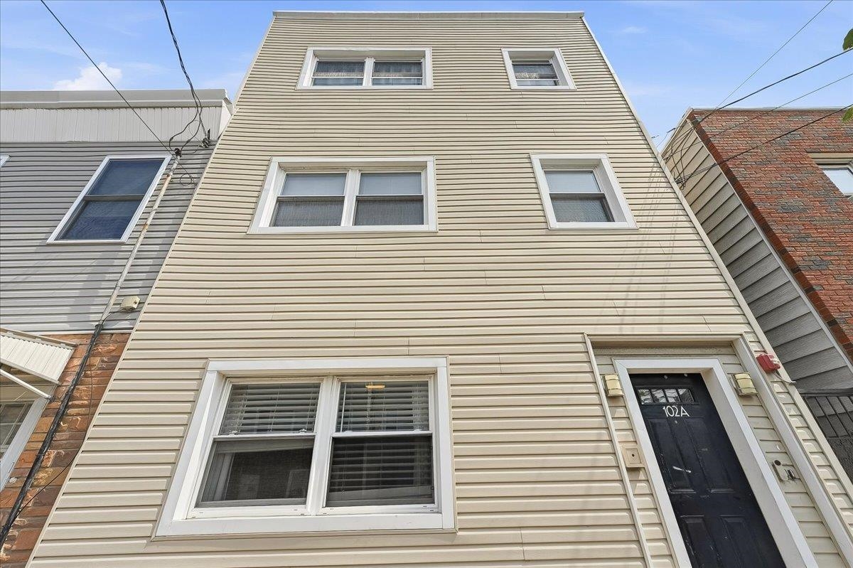 102.5 Congress St 1 Property Photo 16