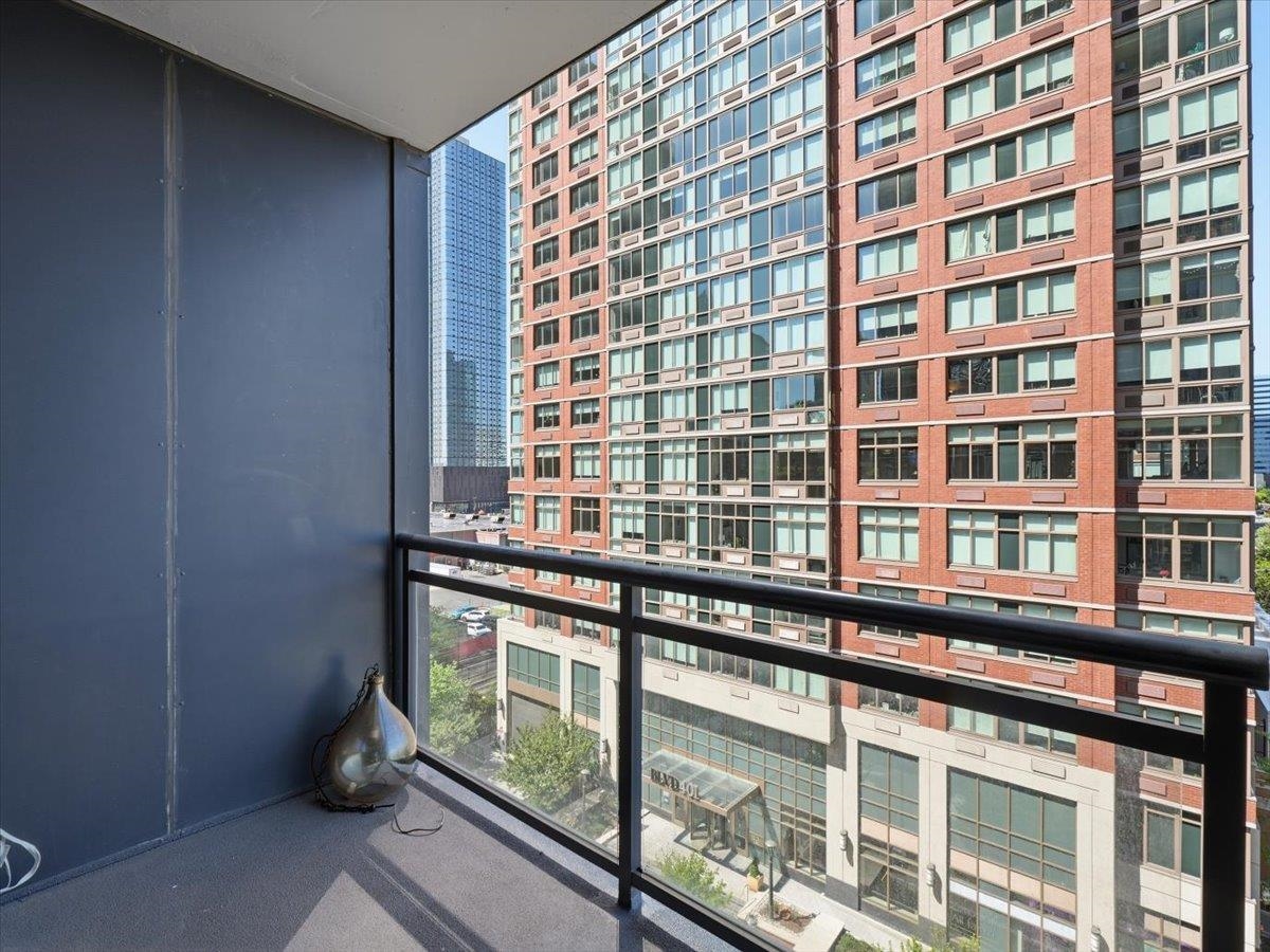 389 Washington St 7f Property Photo 10