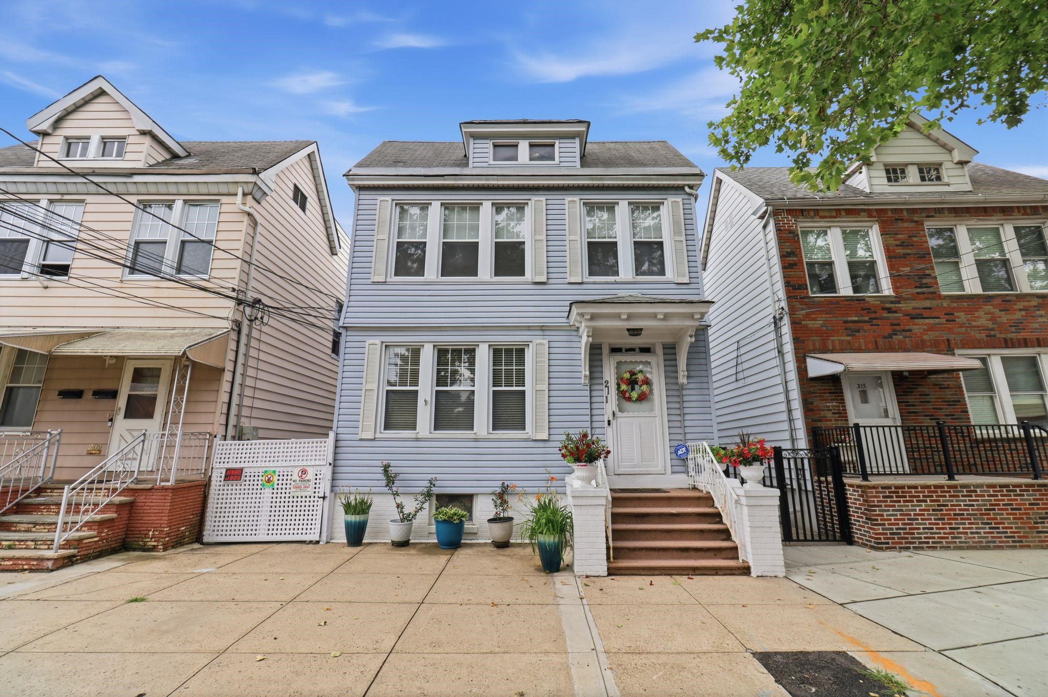 211 MCADOO AVE Property Photo 1