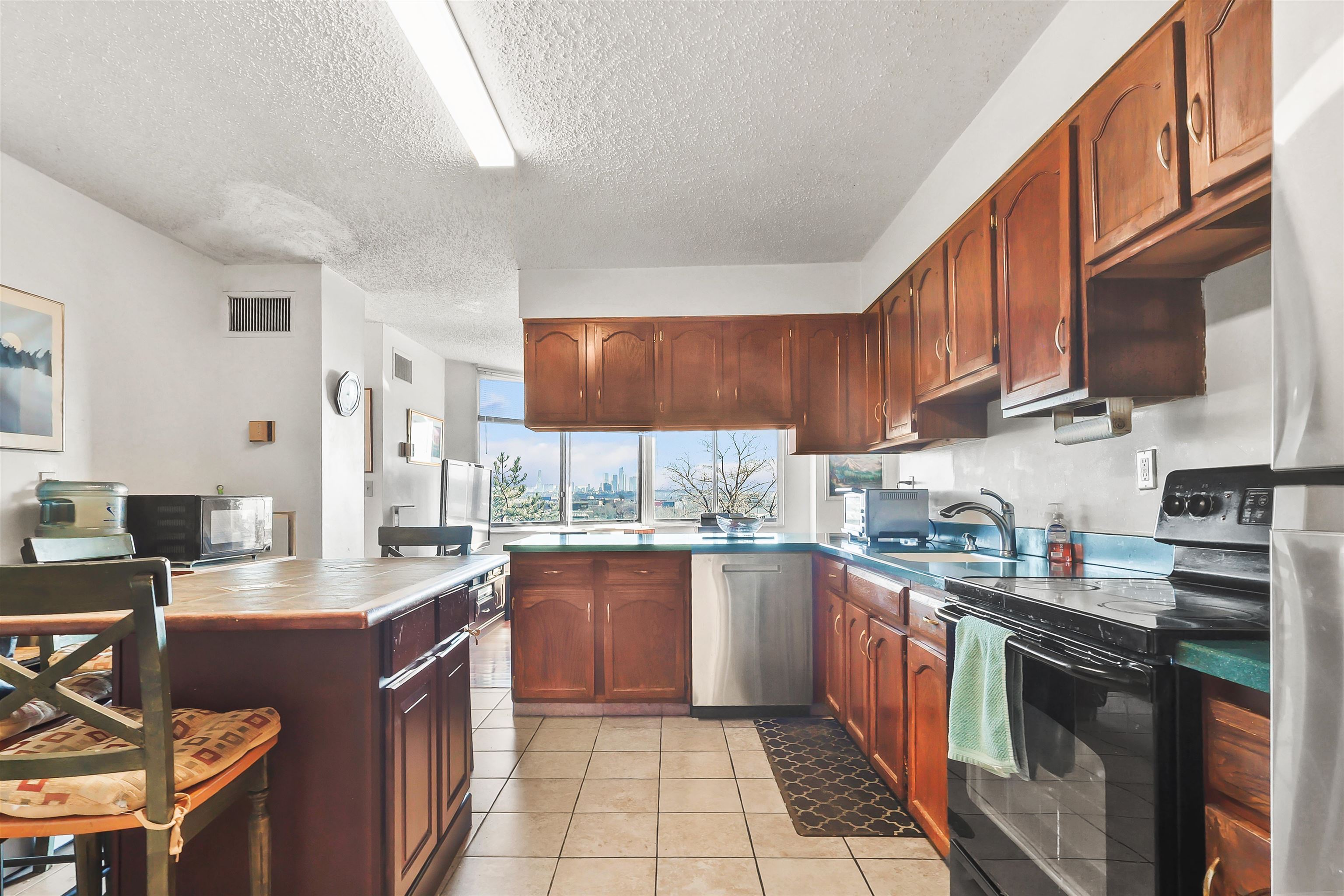 401 Harmon Cove Tower 401 Property Photo 8