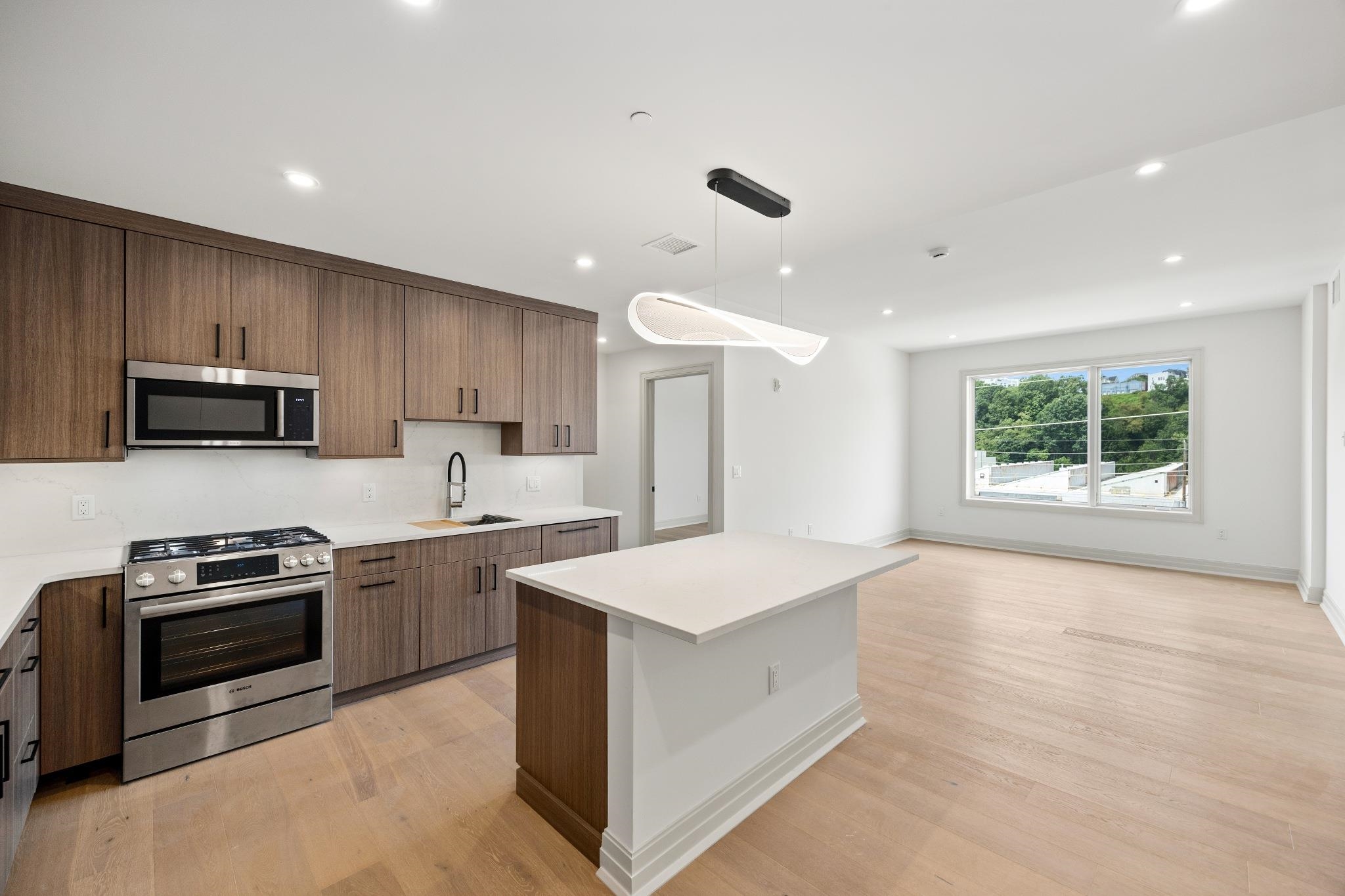 921 Madison St 508 Property Photo 3
