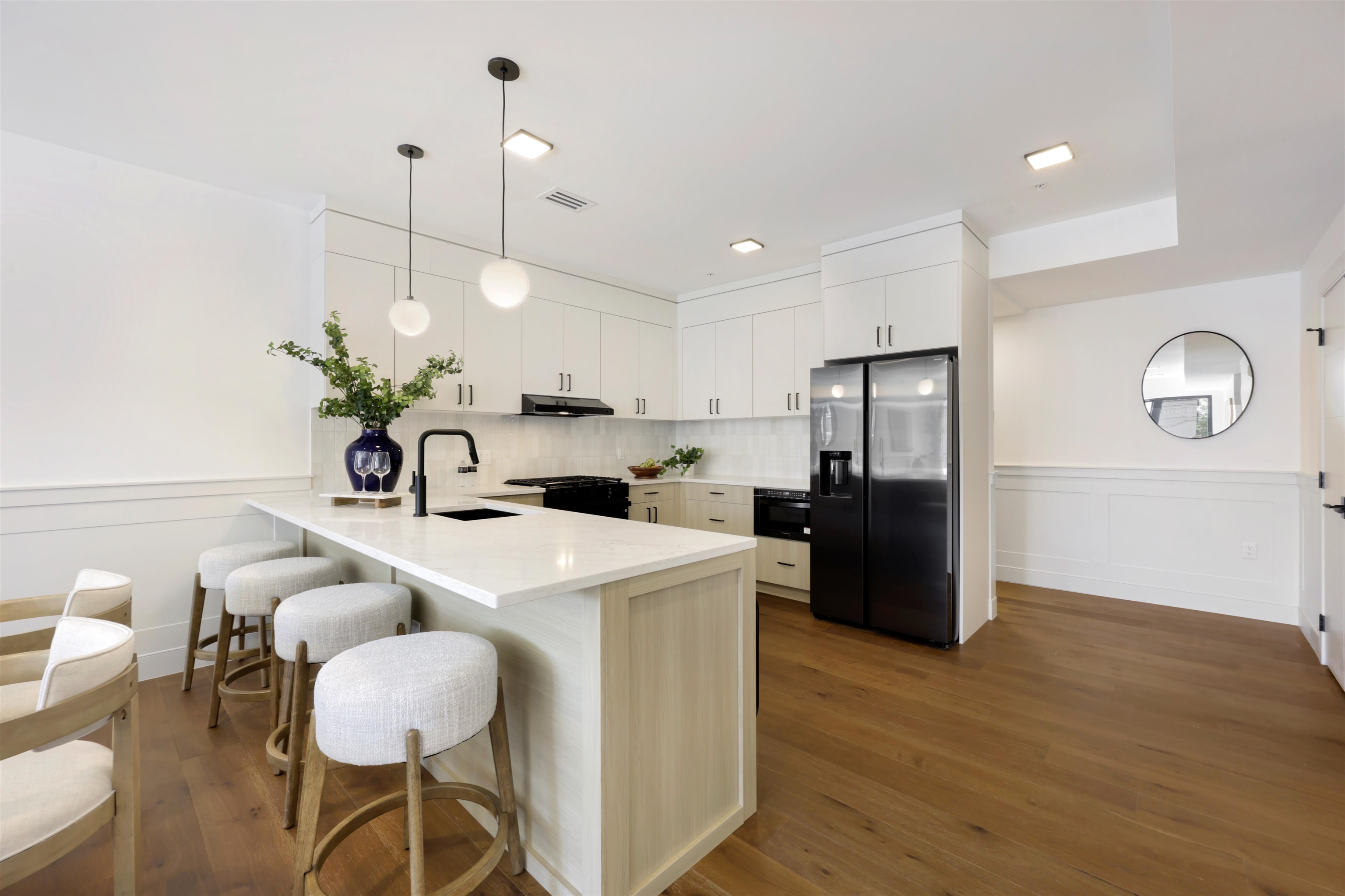 262 NEW YORK AVE 302 Property Photo 1