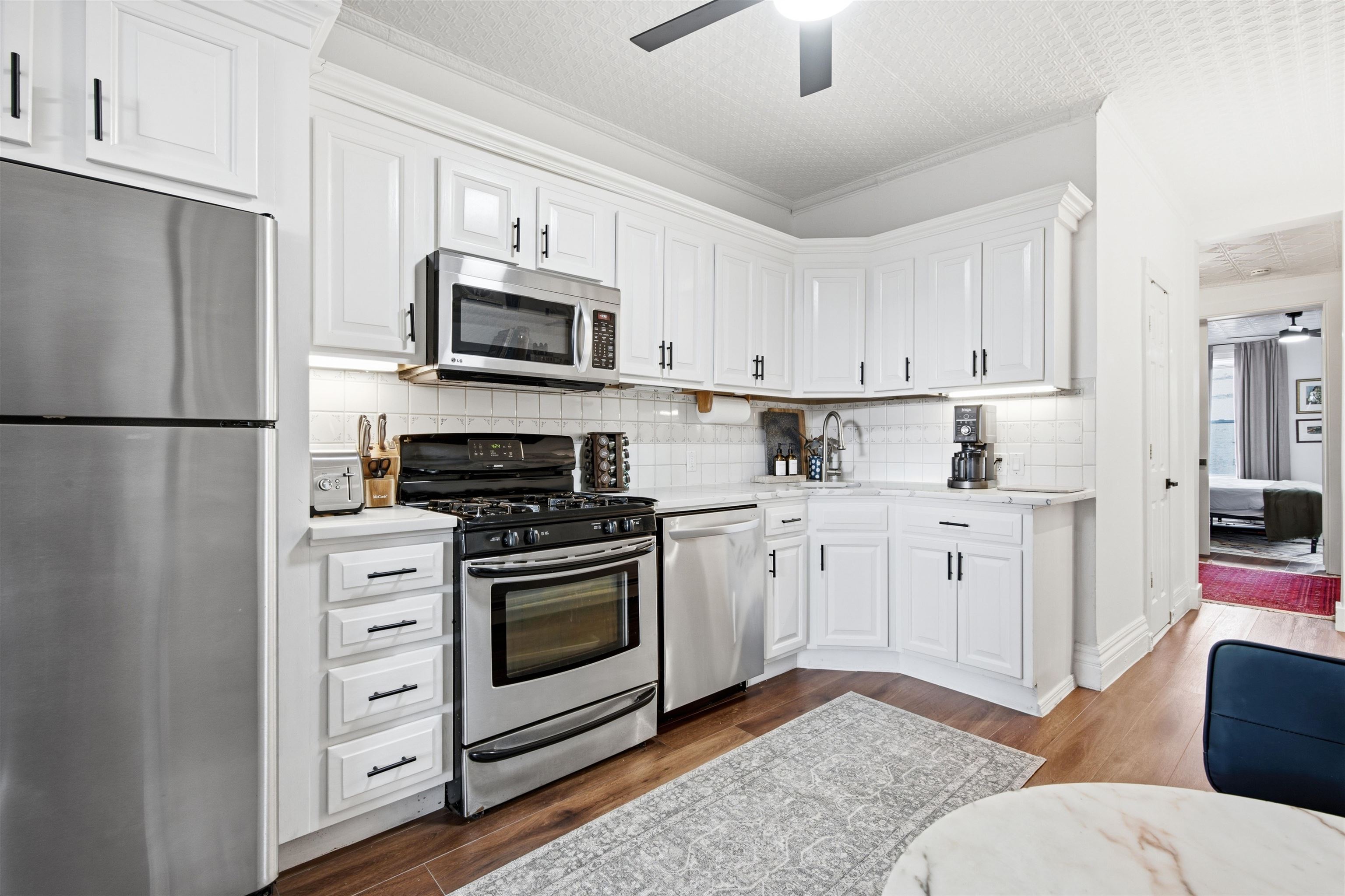 1218 Washington St 8 Property Photo 4