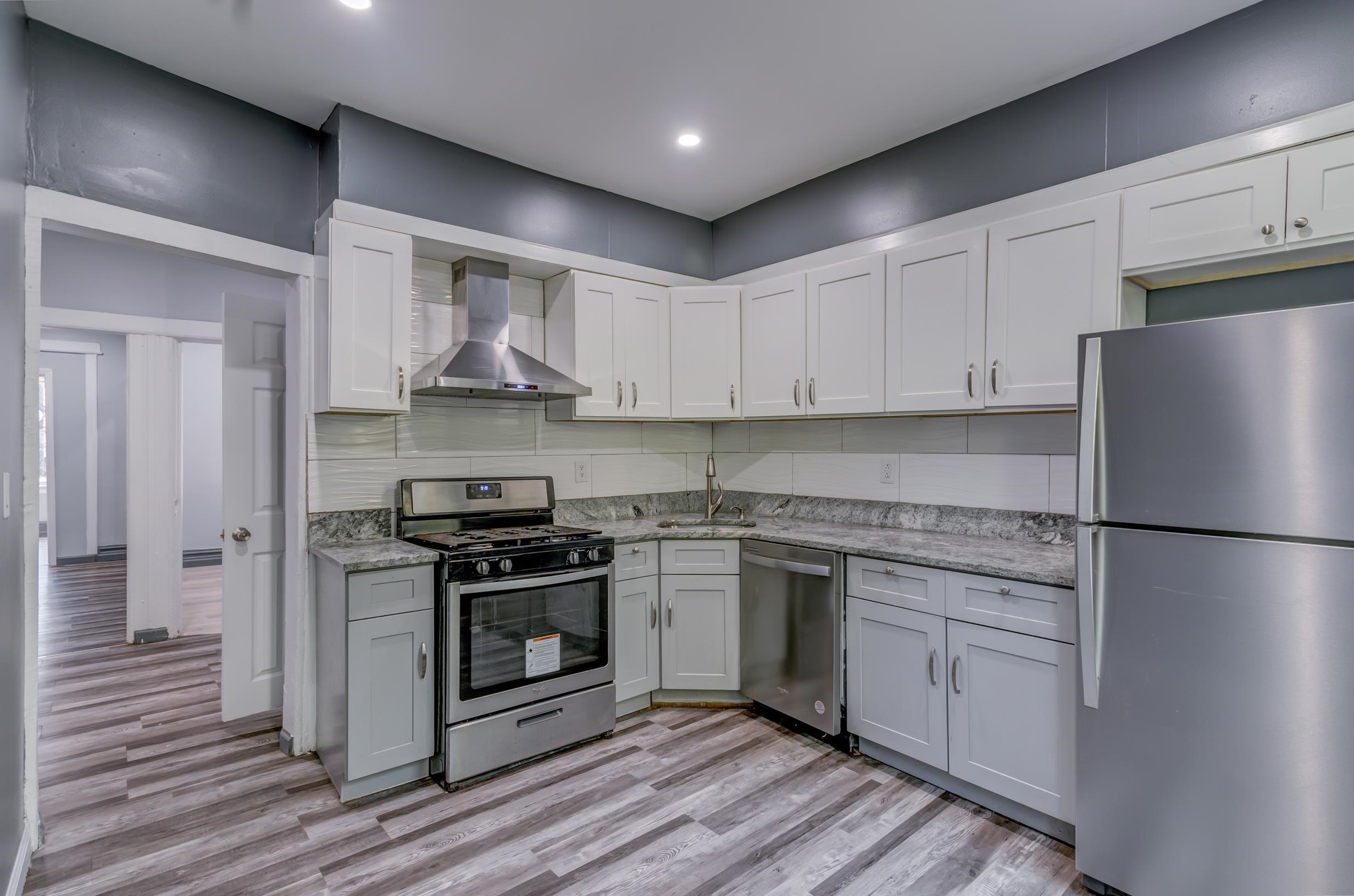 25 BARTHOLDI AVE Property Photo 1