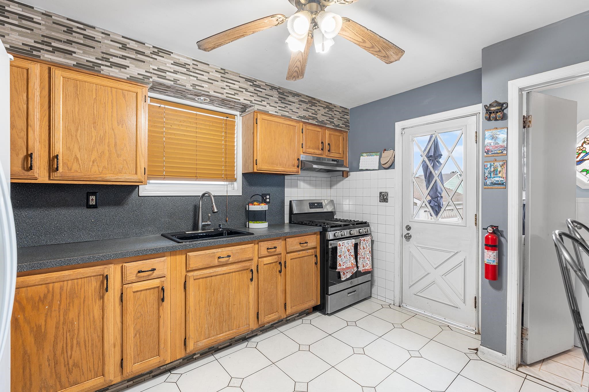656 Devon St Property Photo 11