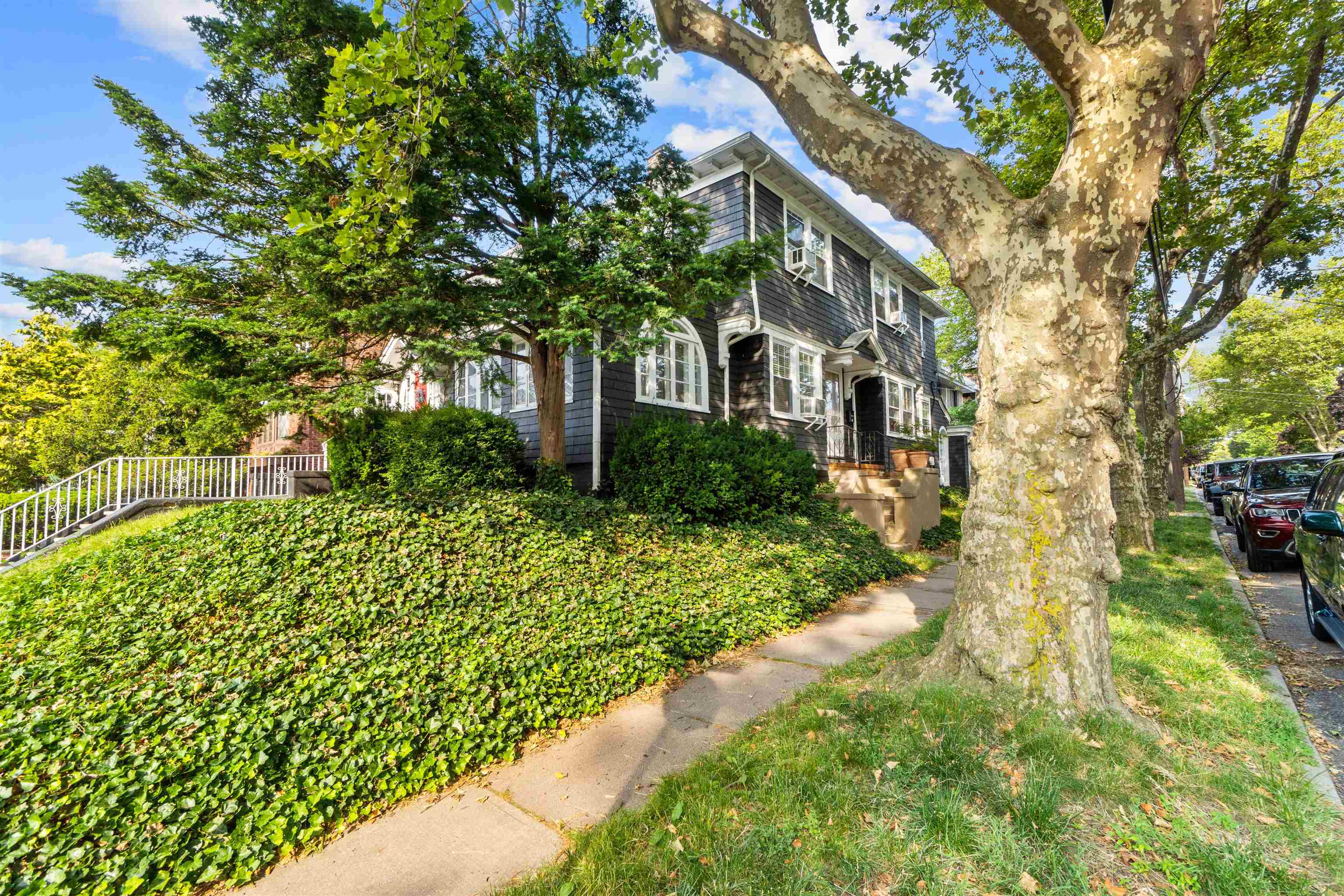 42 AVENUE B Property Photo 1