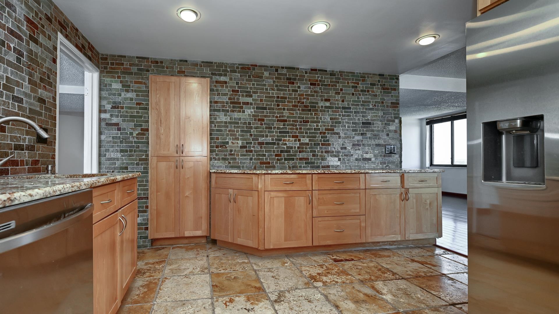 2140 Harmon Cove Tower 2140 Property Photo 5