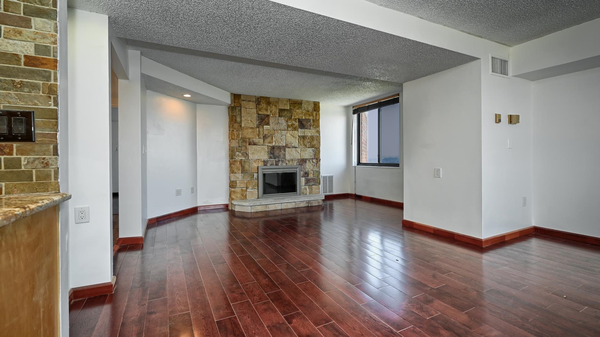 2140 Harmon Cove Tower 2140 Property Photo 10