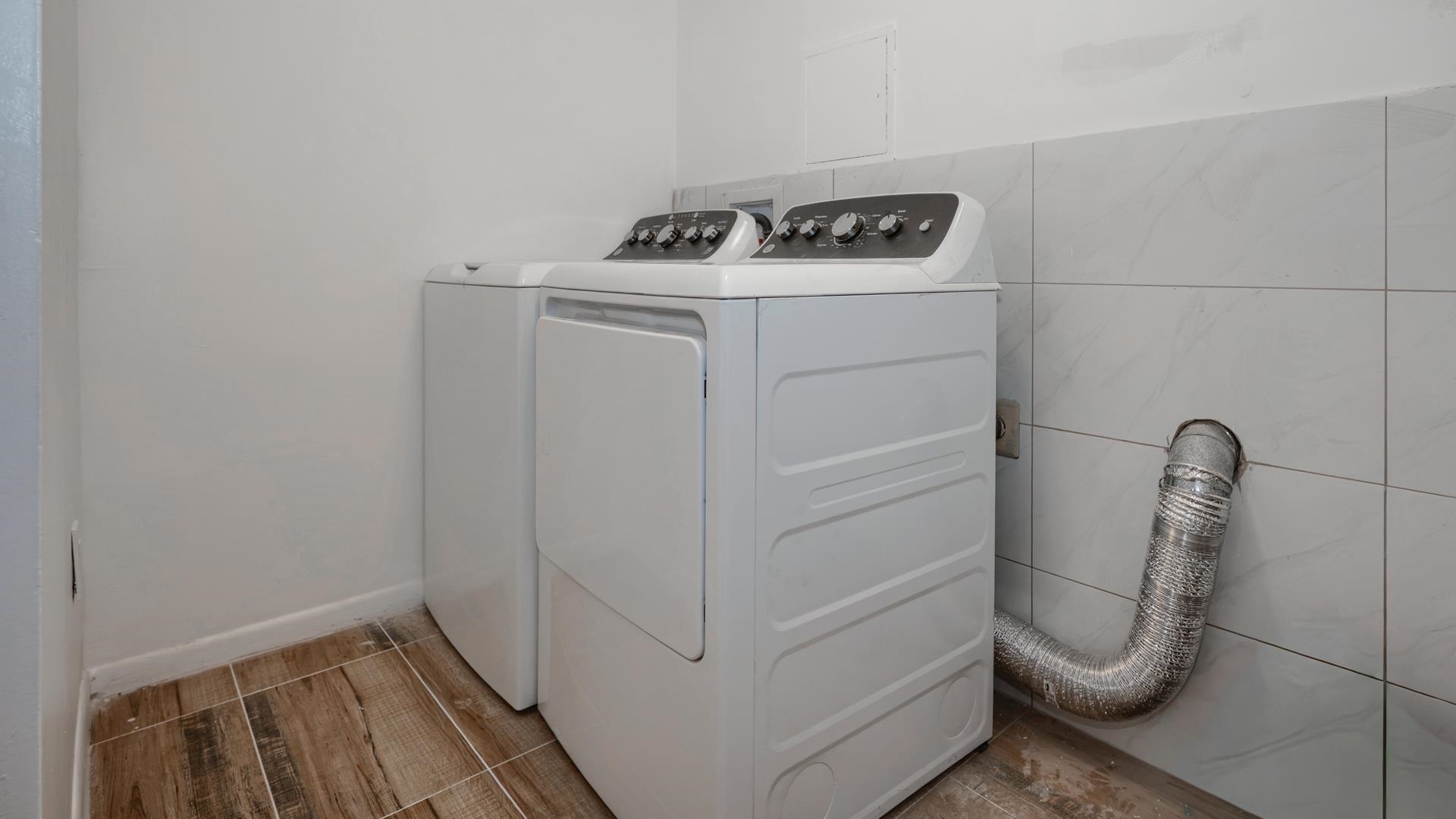 2140 Harmon Cove Tower 2140 Property Photo 17