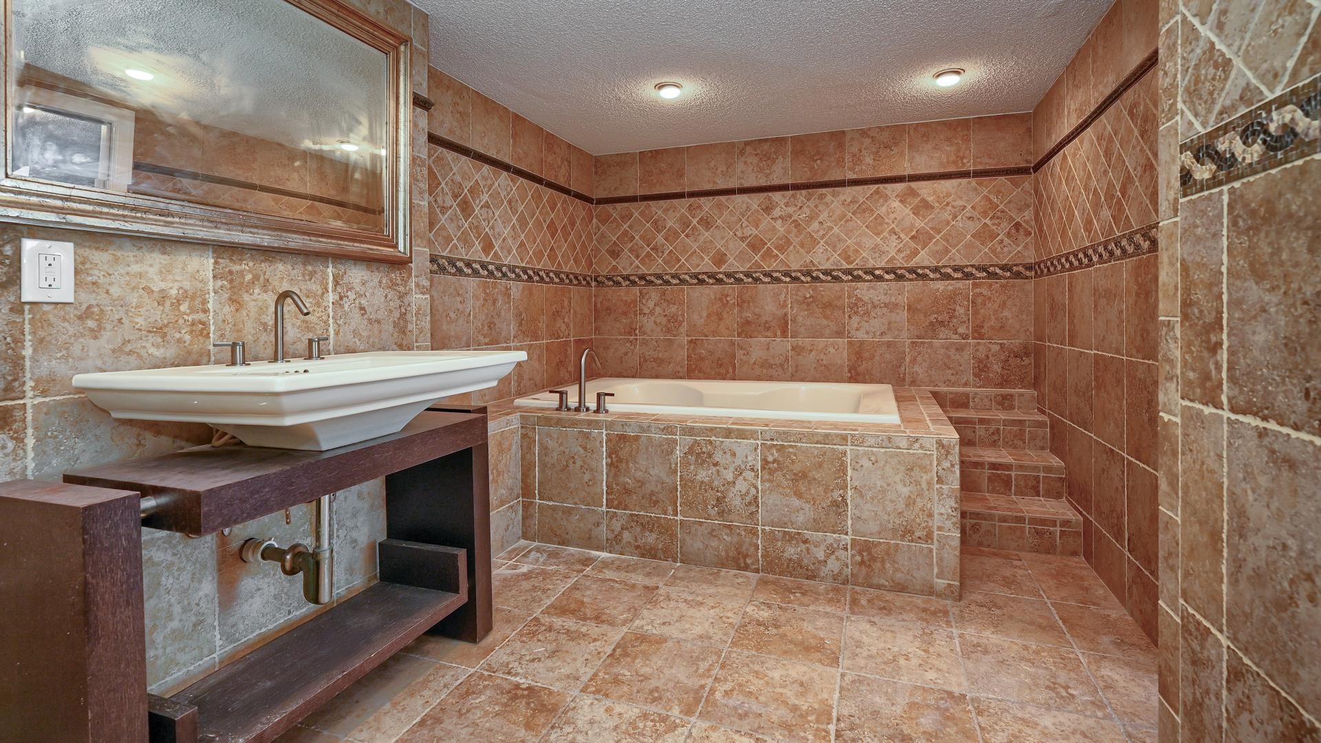 2140 Harmon Cove Tower 2140 Property Photo 19