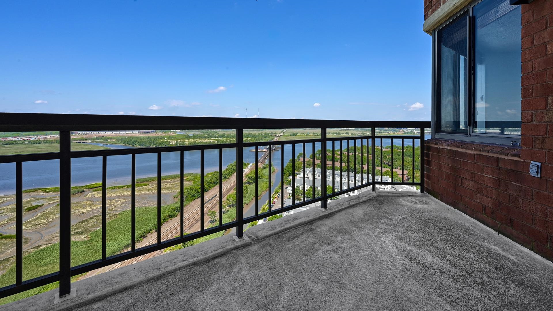 2140 Harmon Cove Tower 2140 Property Photo 23