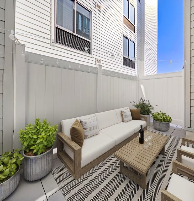 4525 Bergenwood Ave 408 Property Photo 3