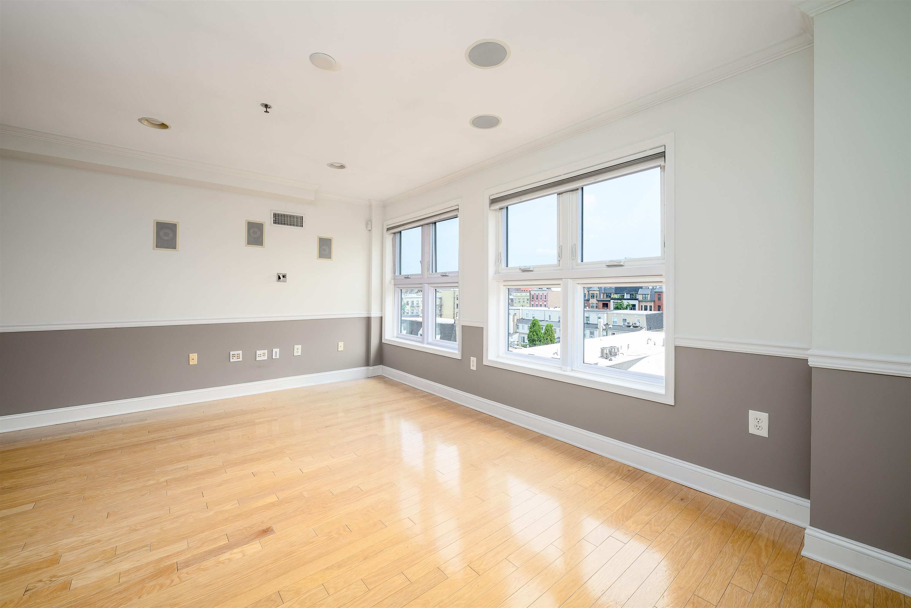 70 Adams St 5f Property Photo 4