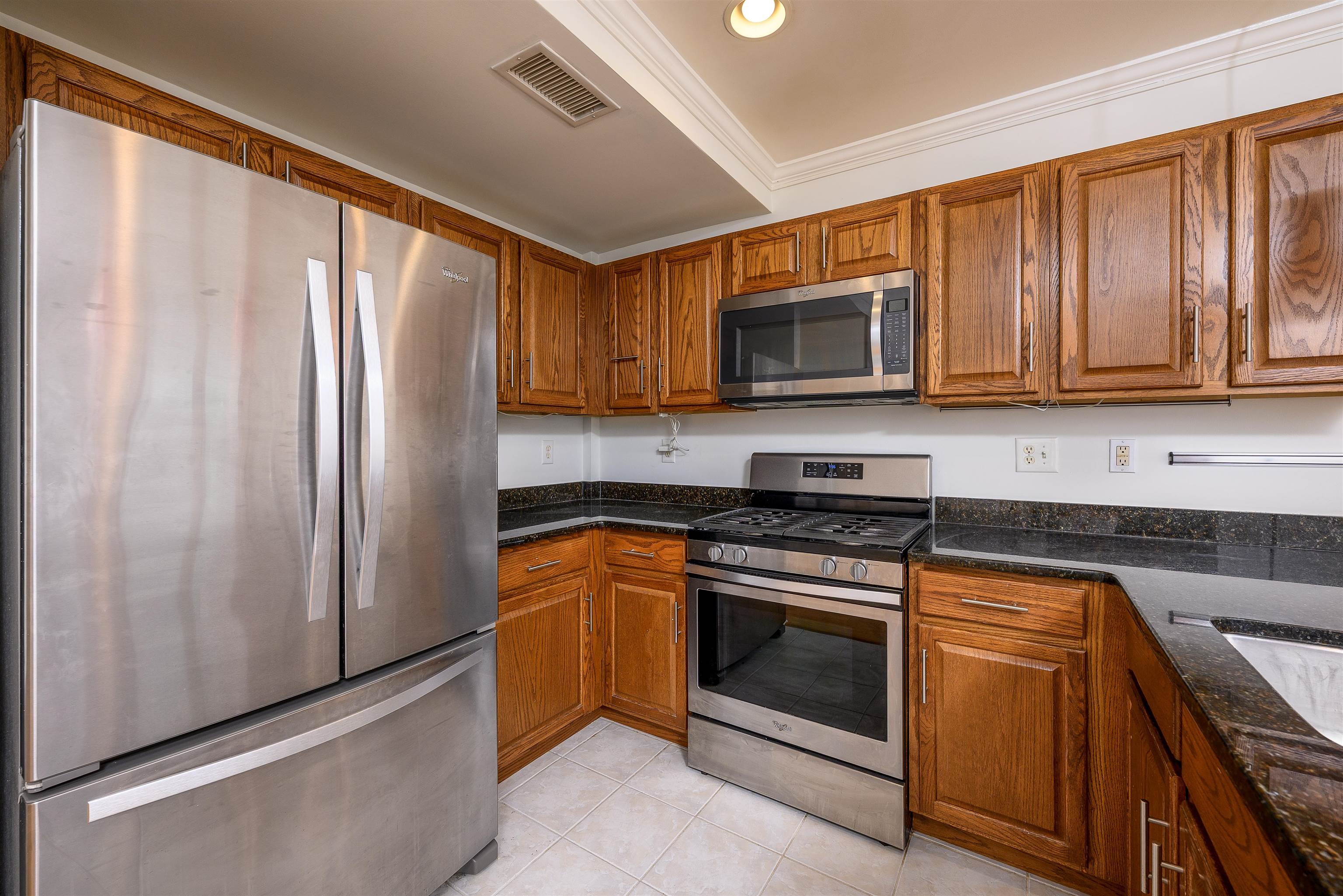 70 Adams St 5f Property Photo 9
