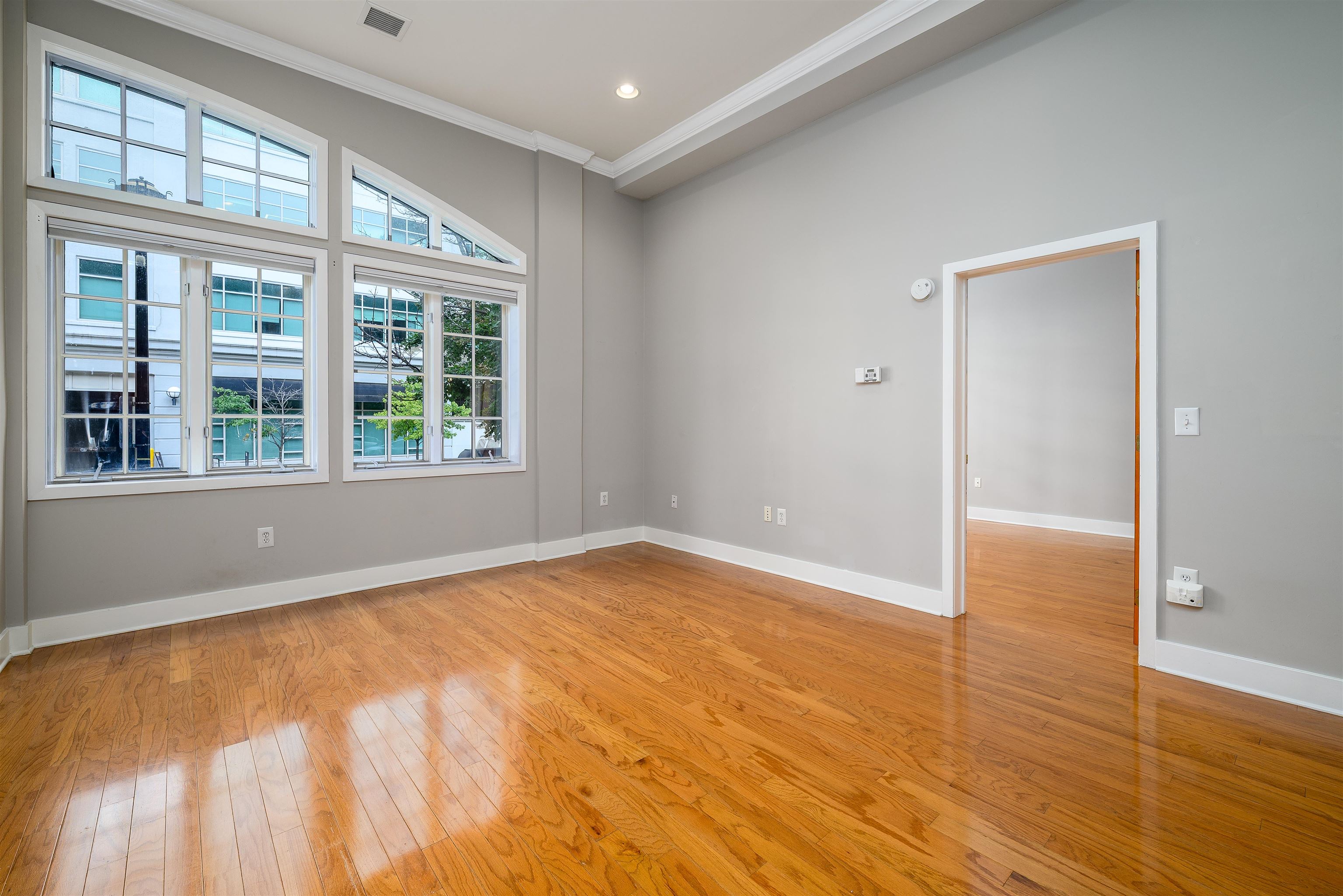 61 Grand St 1l Property Photo 4