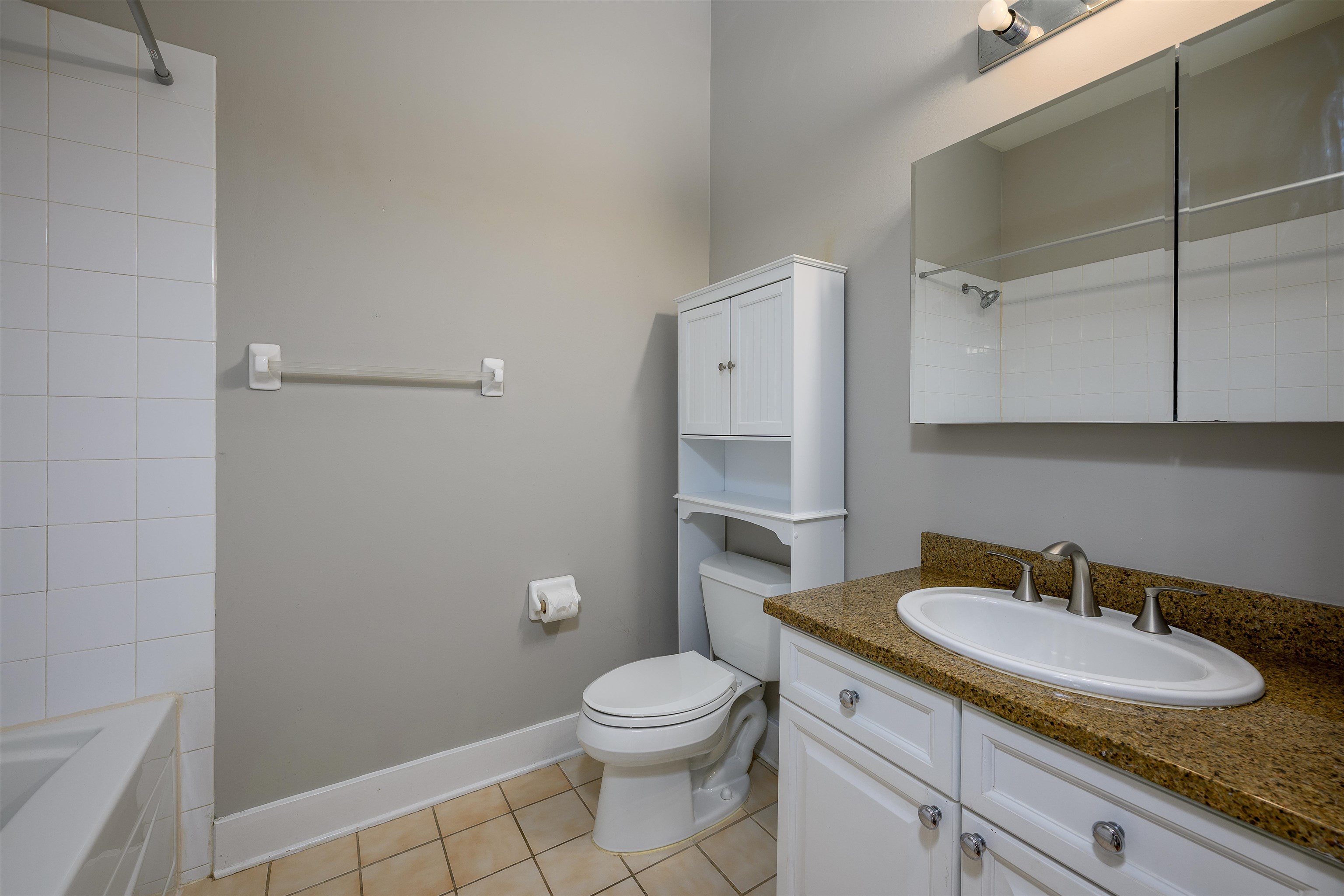 61 Grand St 1l Property Photo 14