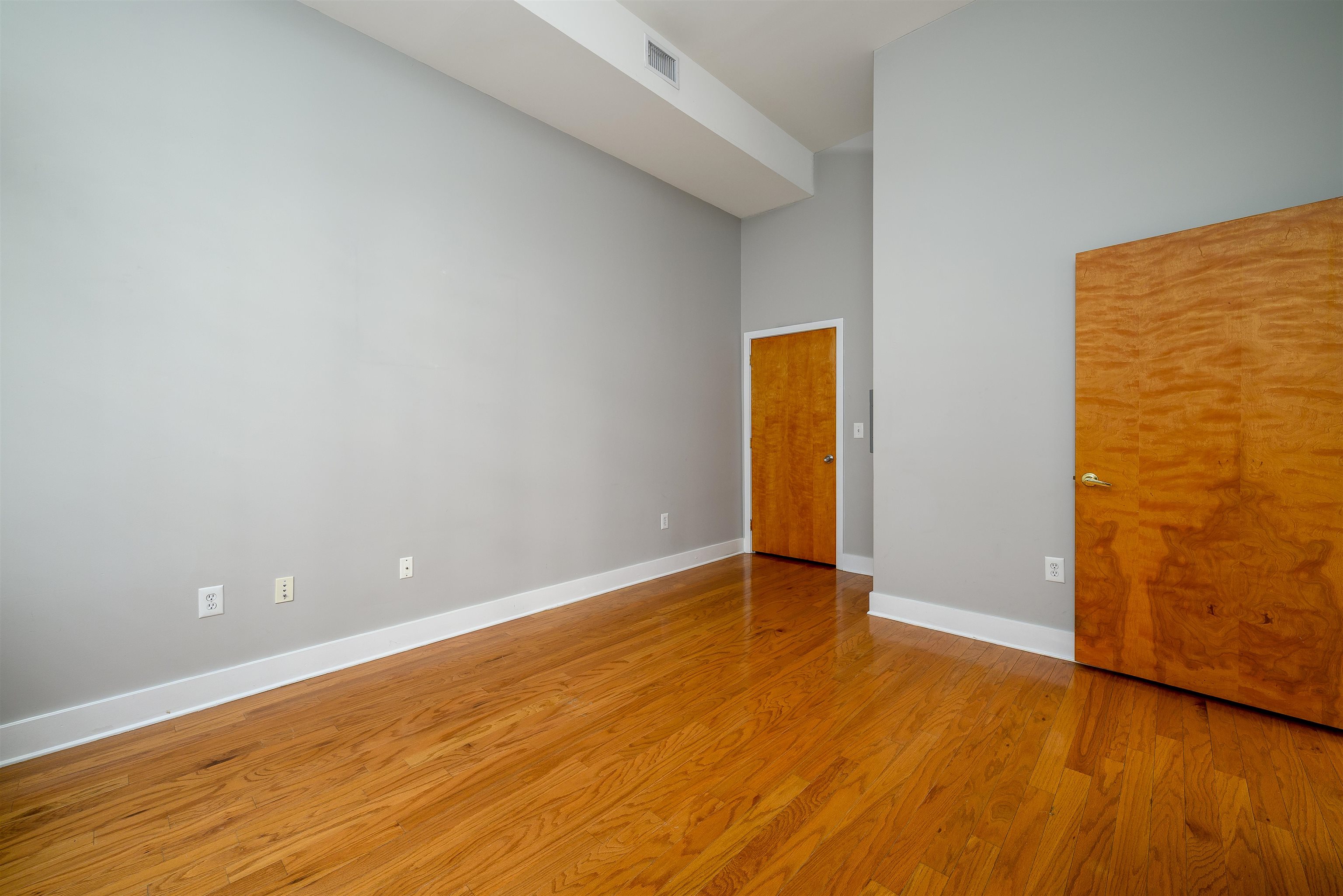 61 Grand St 1l Property Photo 17
