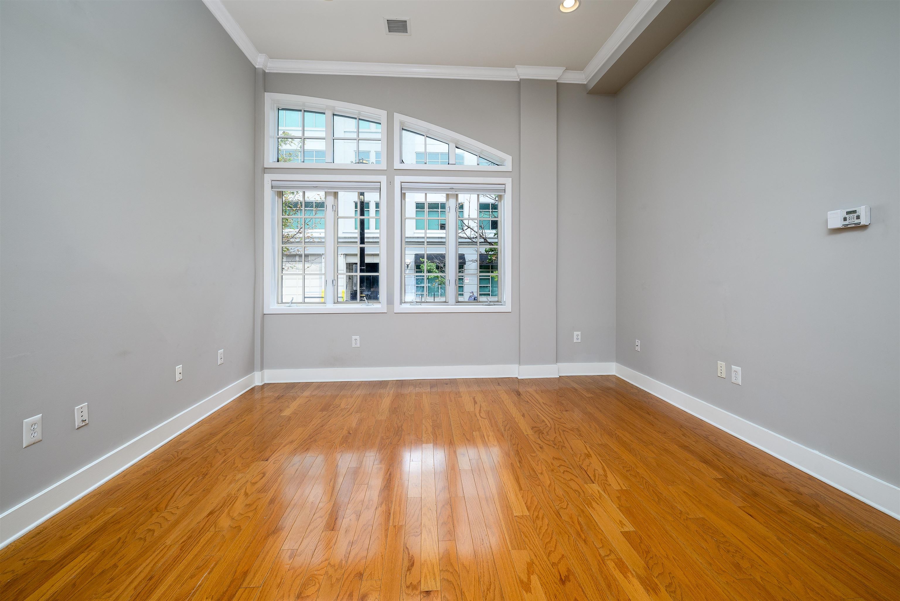 61 Grand St 1l Property Photo 19