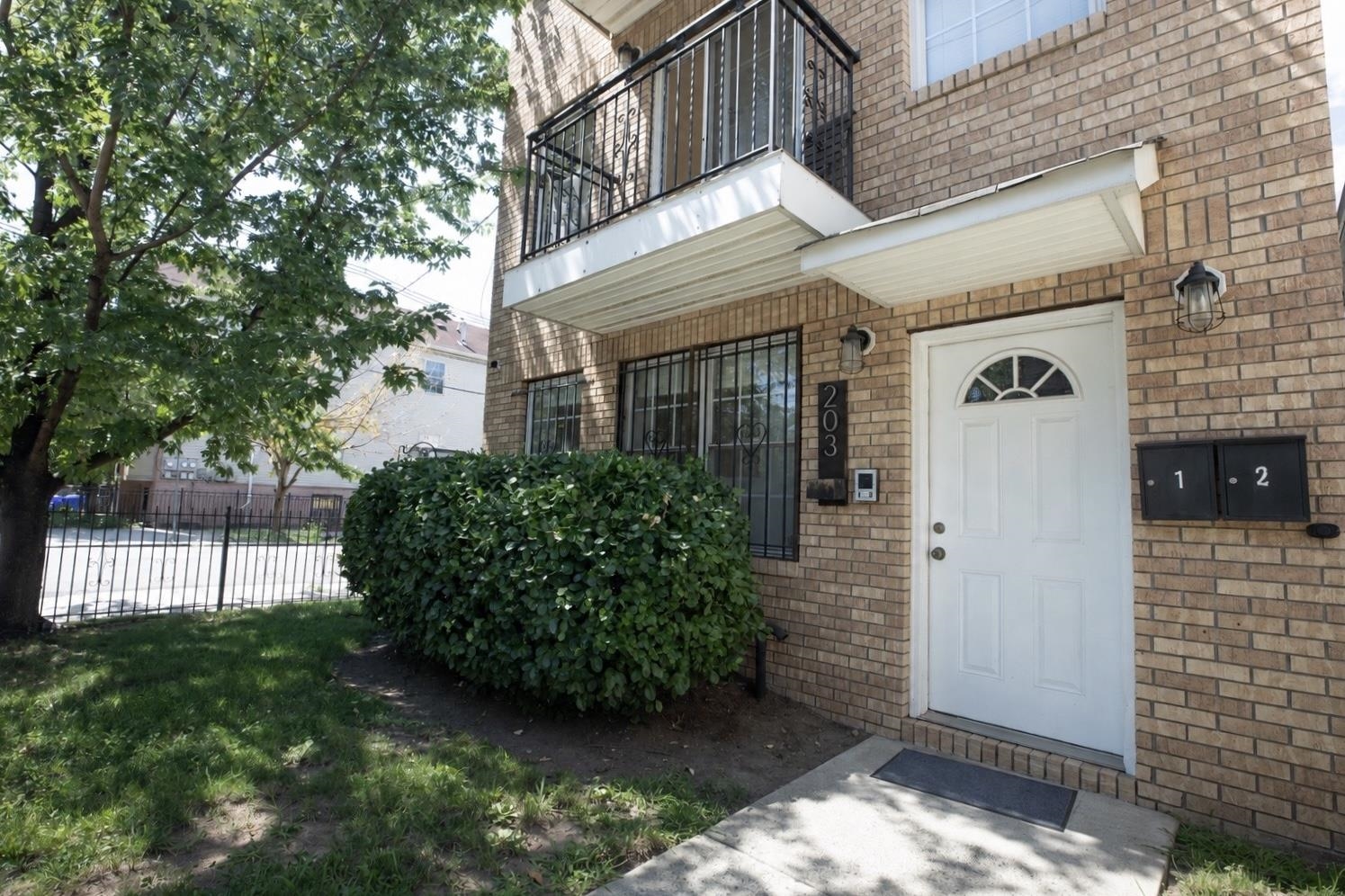 203 Halladay St 1 Property Photo 2