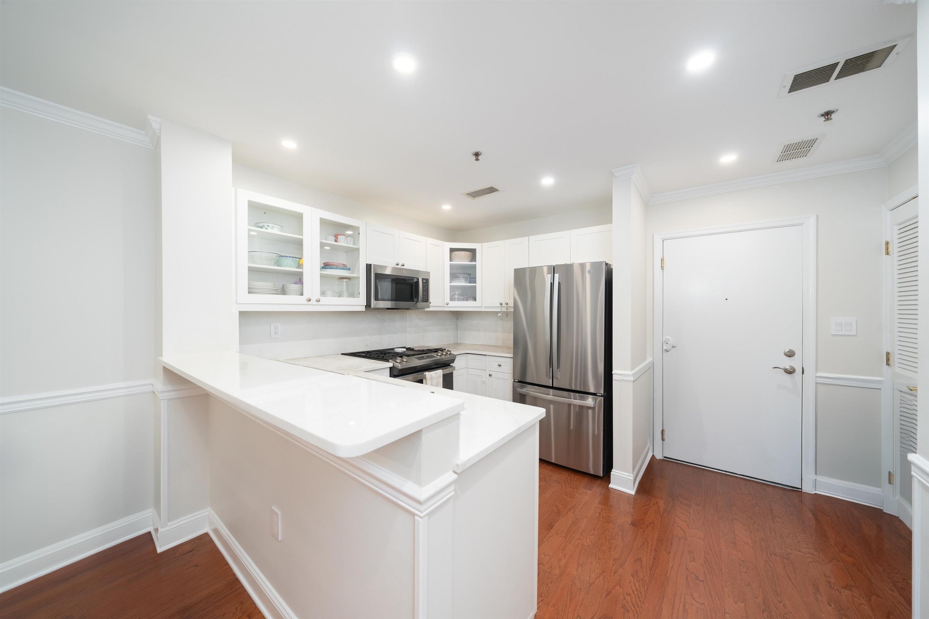 812 Grand St 314 Property Photo 2