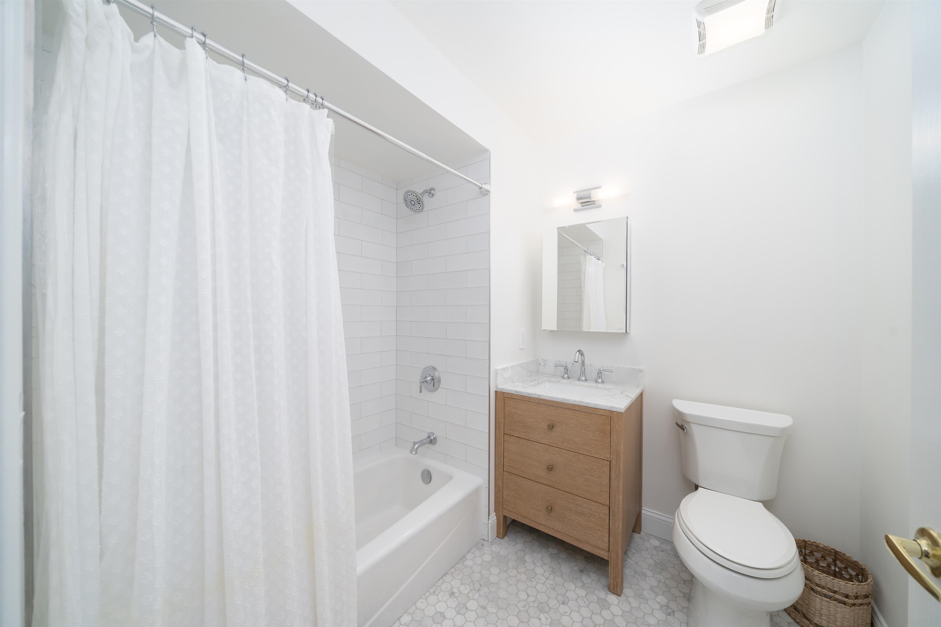812 Grand St 314 Property Photo 10