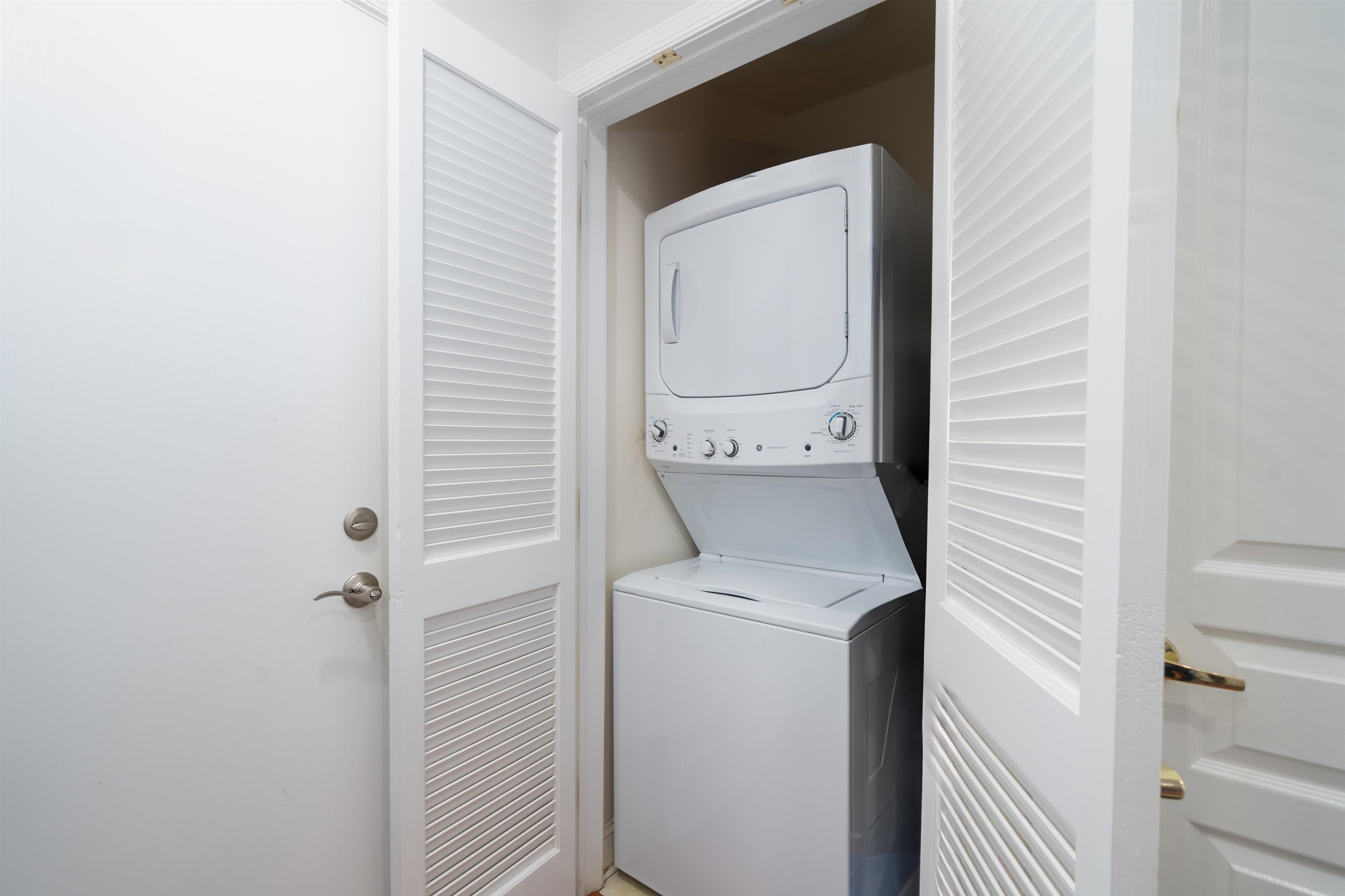 812 Grand St 314 Property Photo 15