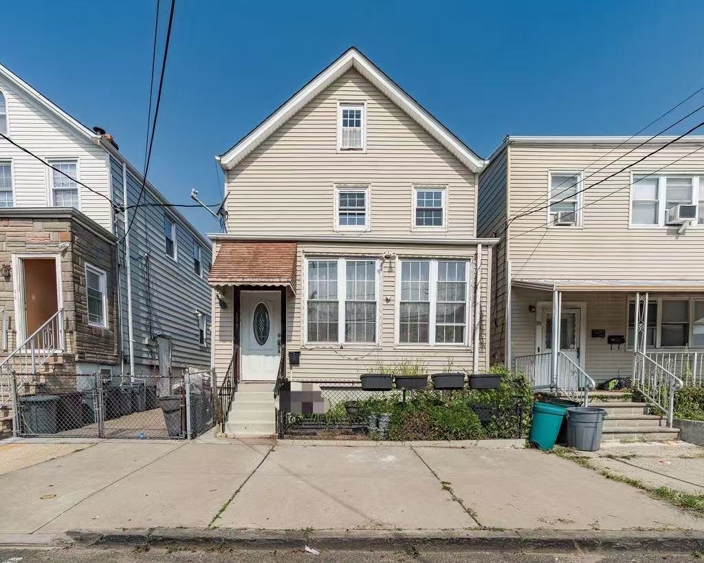 179 HOBART AVE Property Photo 1