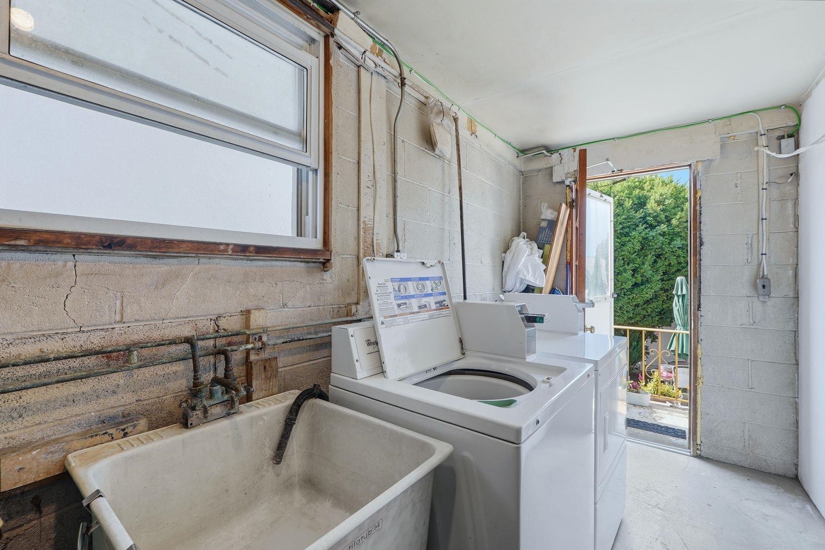 1151 51st St Property Photo 18