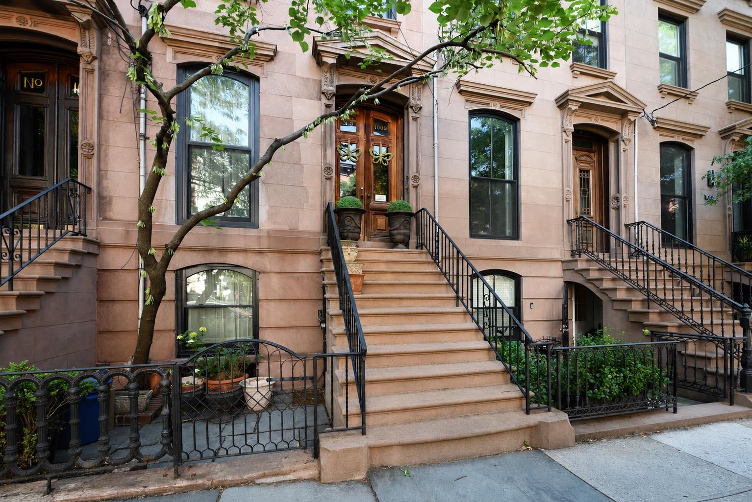 1009 Garden St Property Photo 1