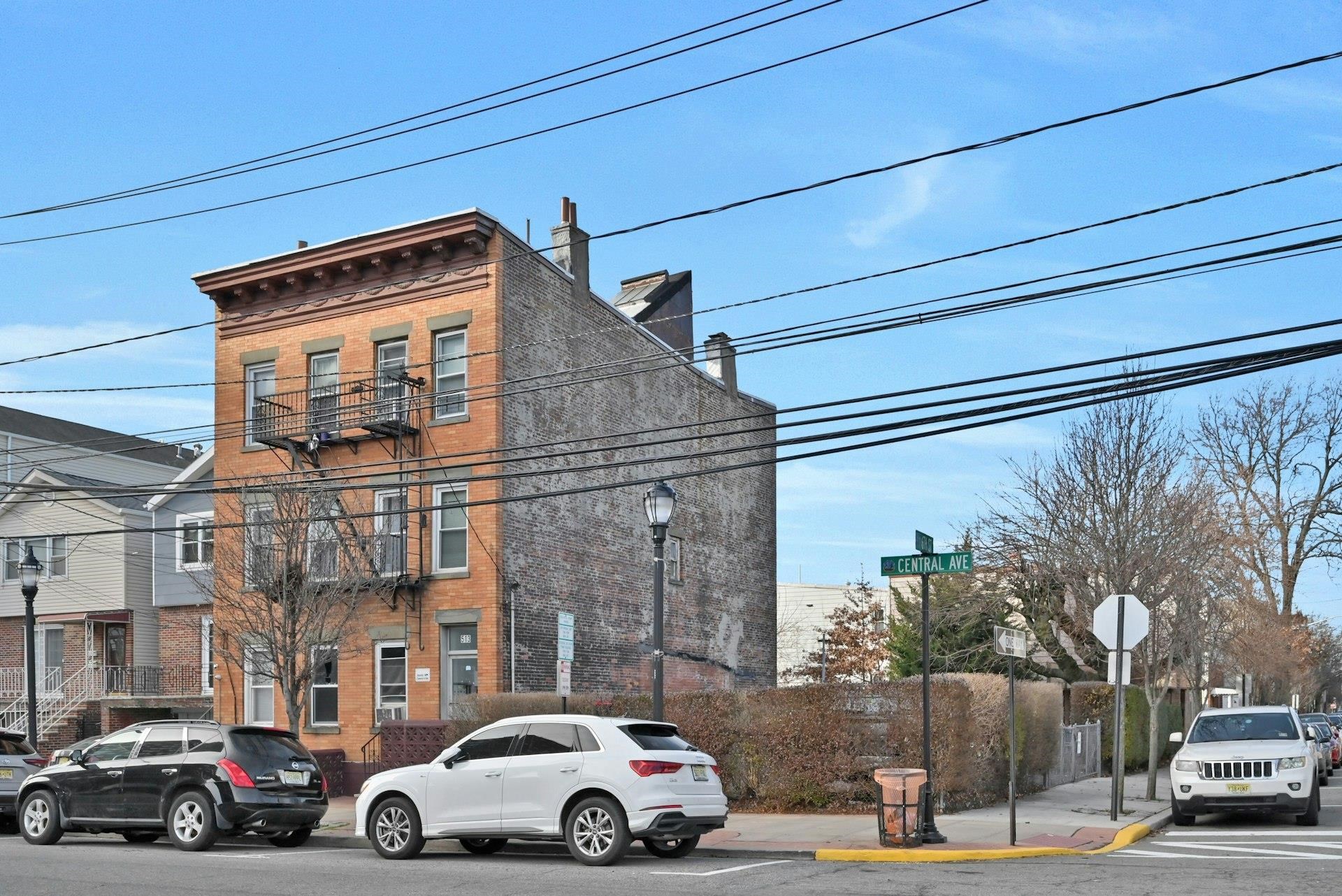 513 CENTRAL AVE Property Photo 1