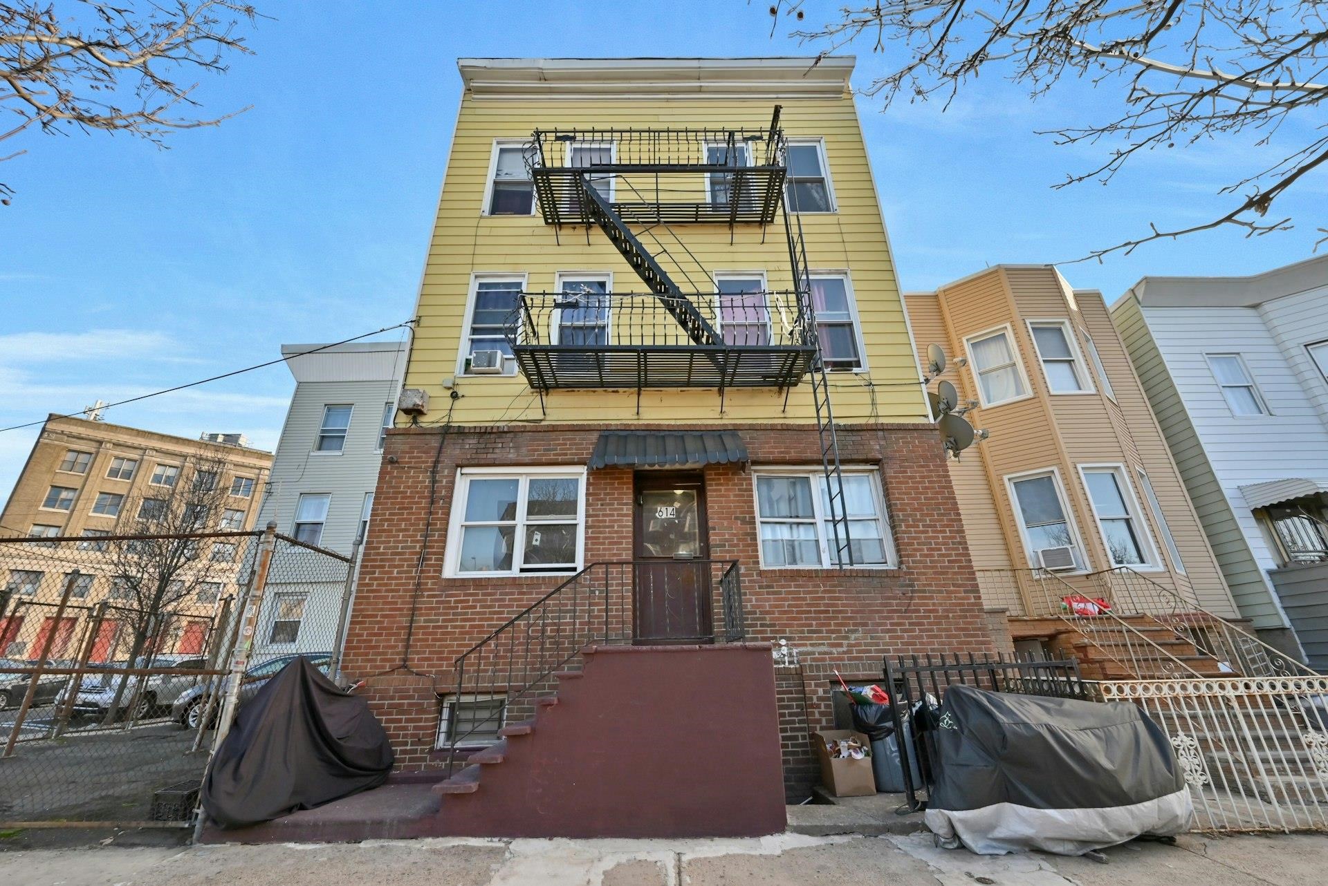 614 KENNEDY BLVD Property Photo 1