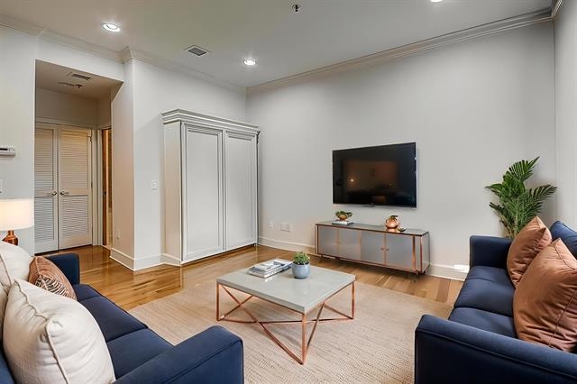 61 Grand St 2f Property Photo 2