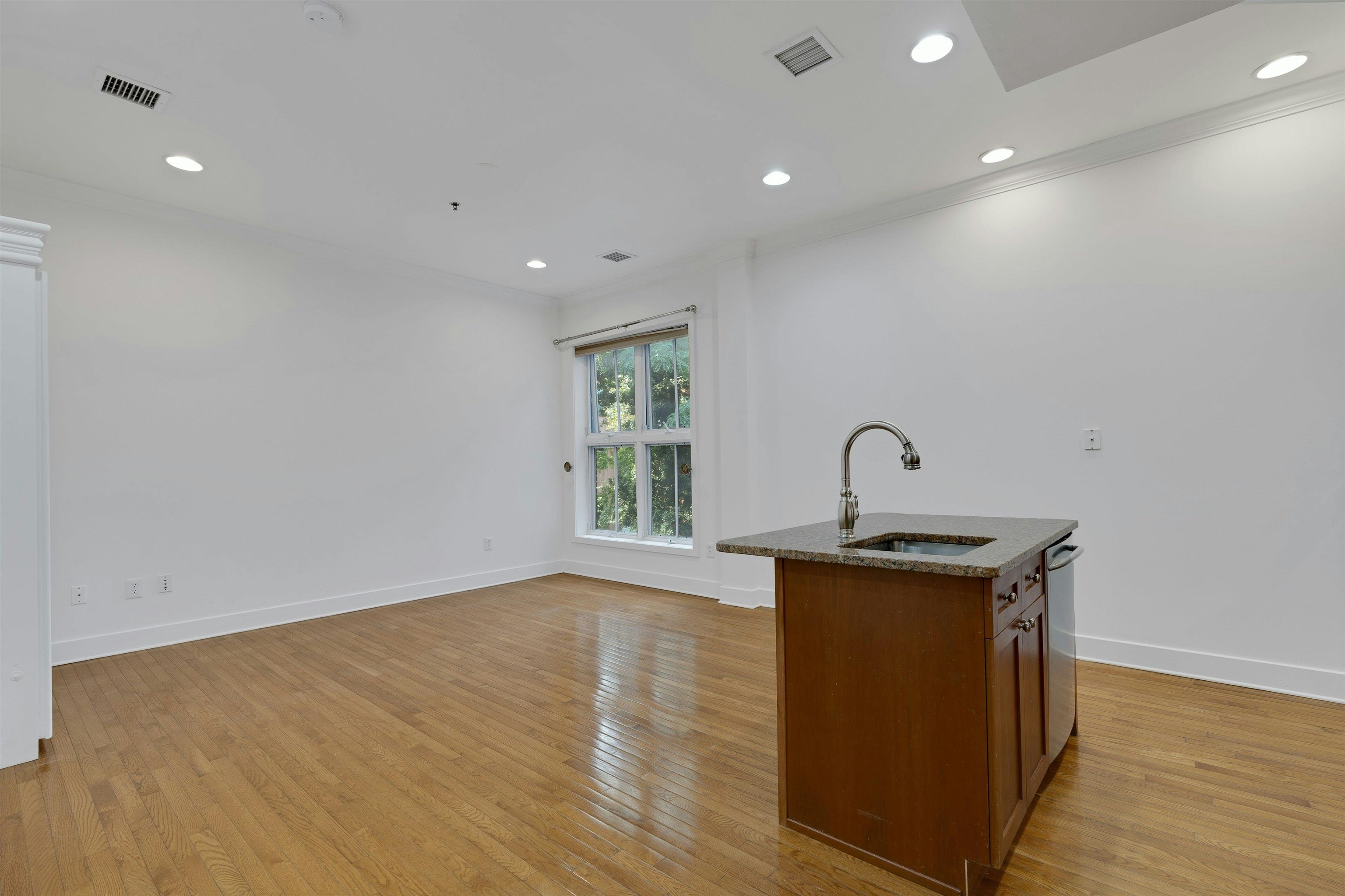 61 Grand St 2f Property Photo 4