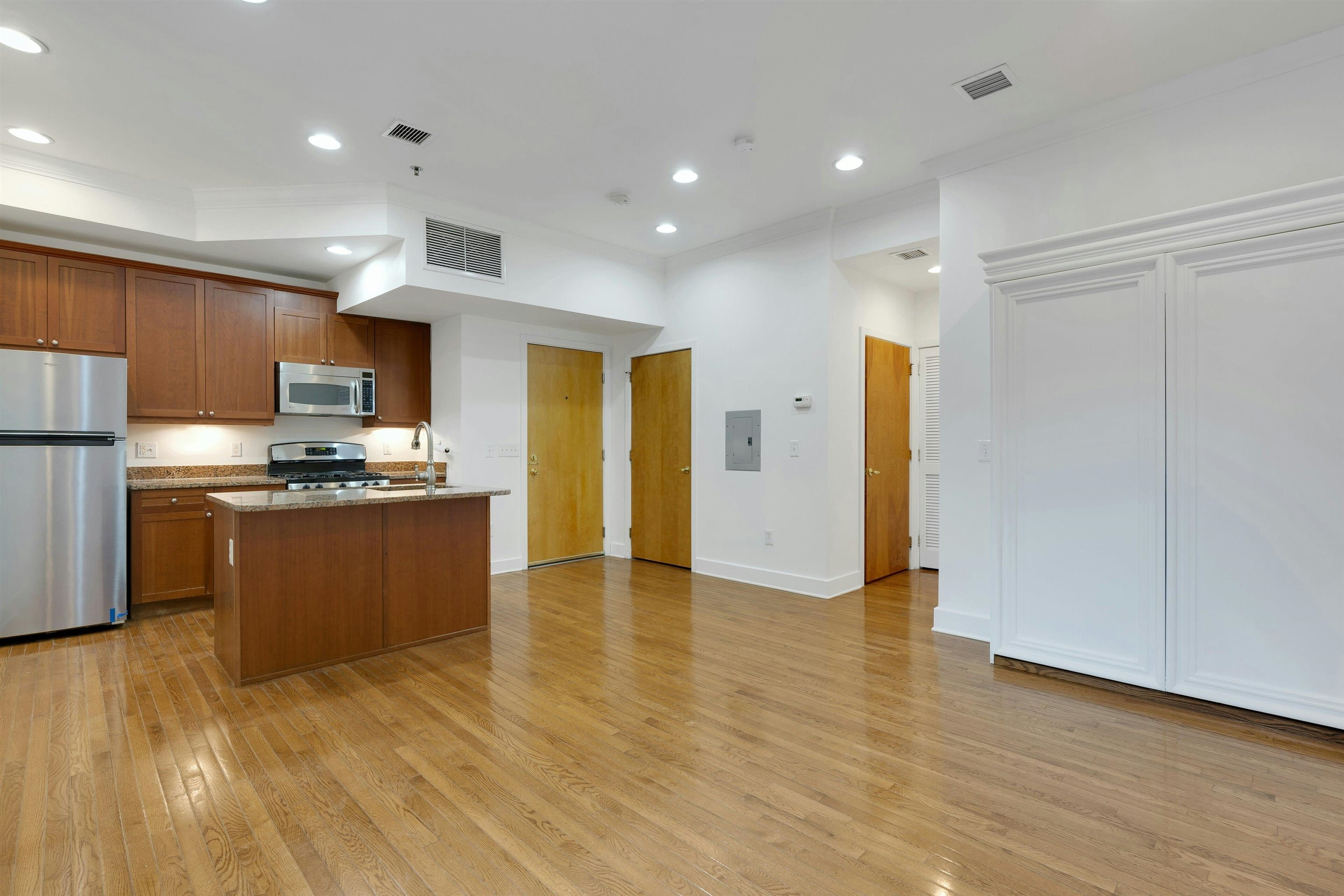 61 Grand St 2f Property Photo 7