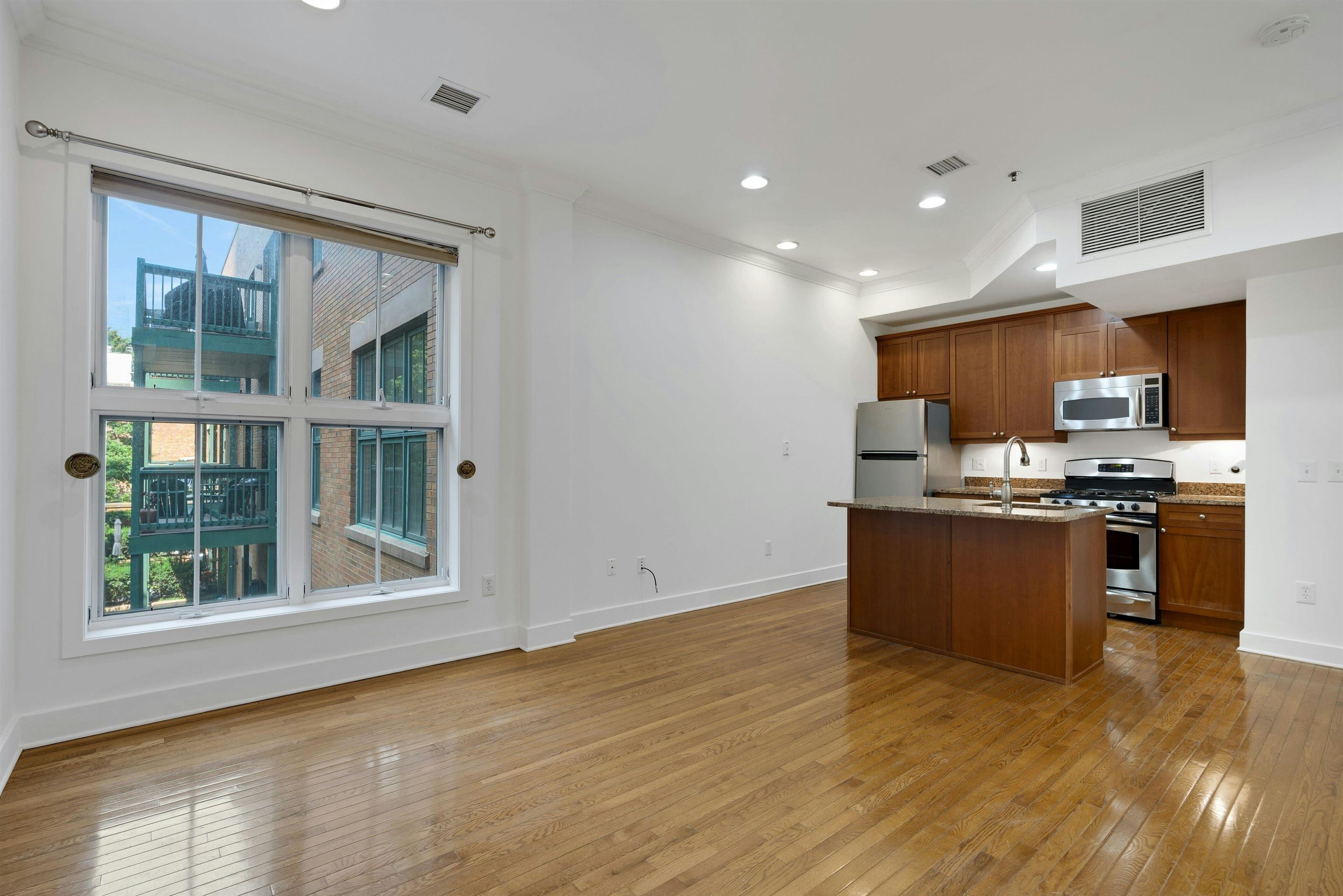 61 Grand St 2f Property Photo 8