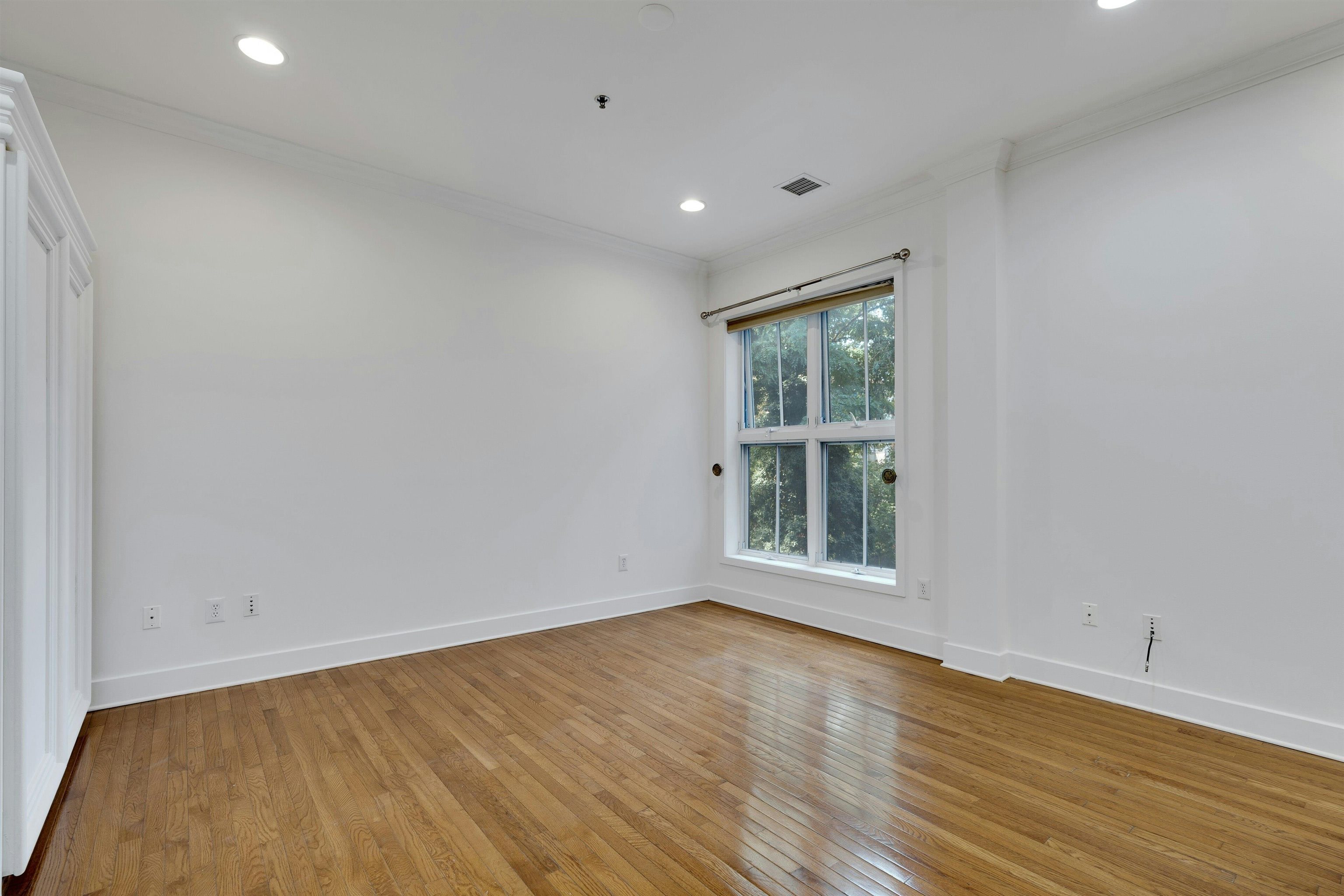 61 Grand St 2f Property Photo 9