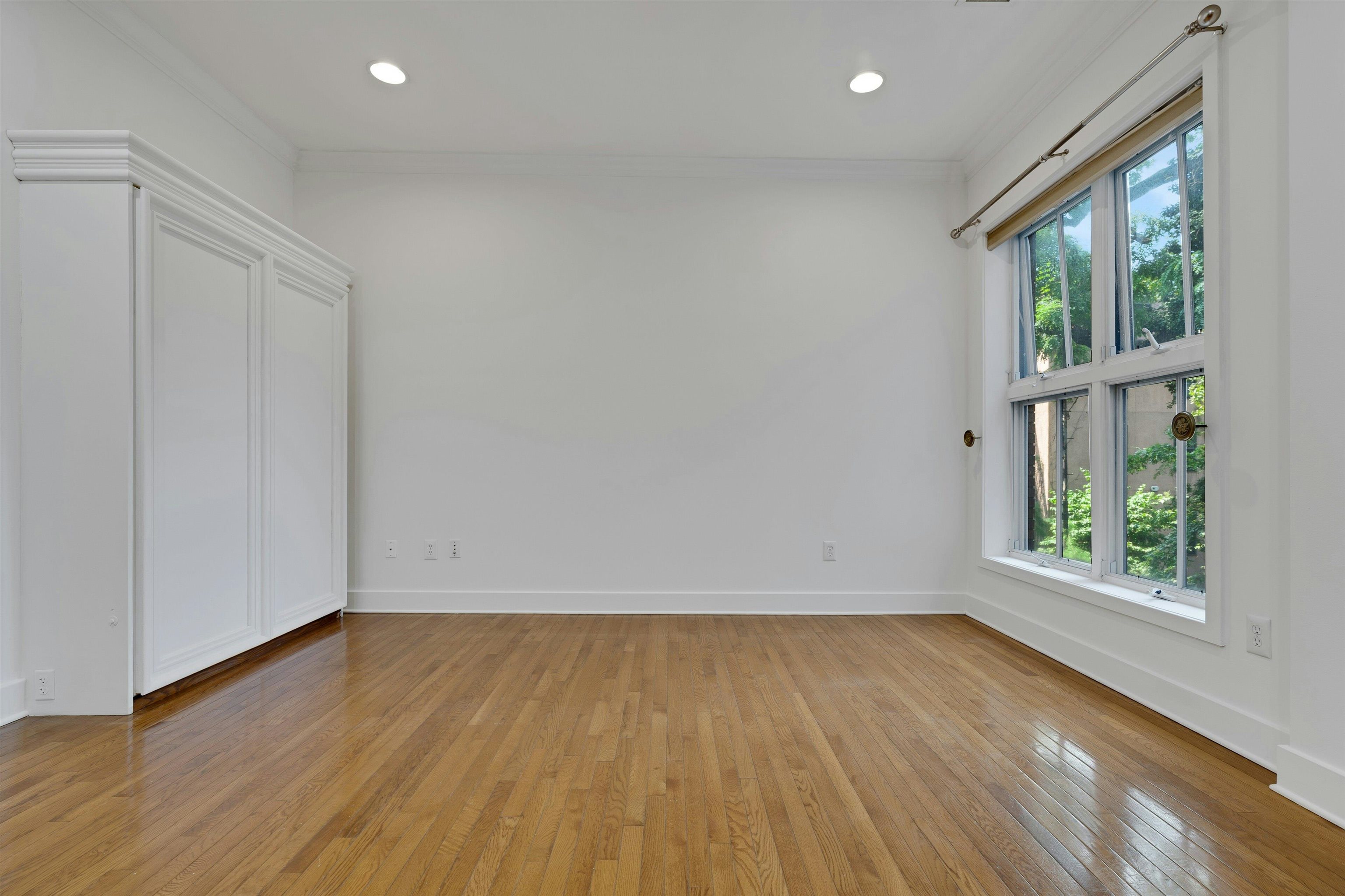 61 Grand St 2f Property Photo 10