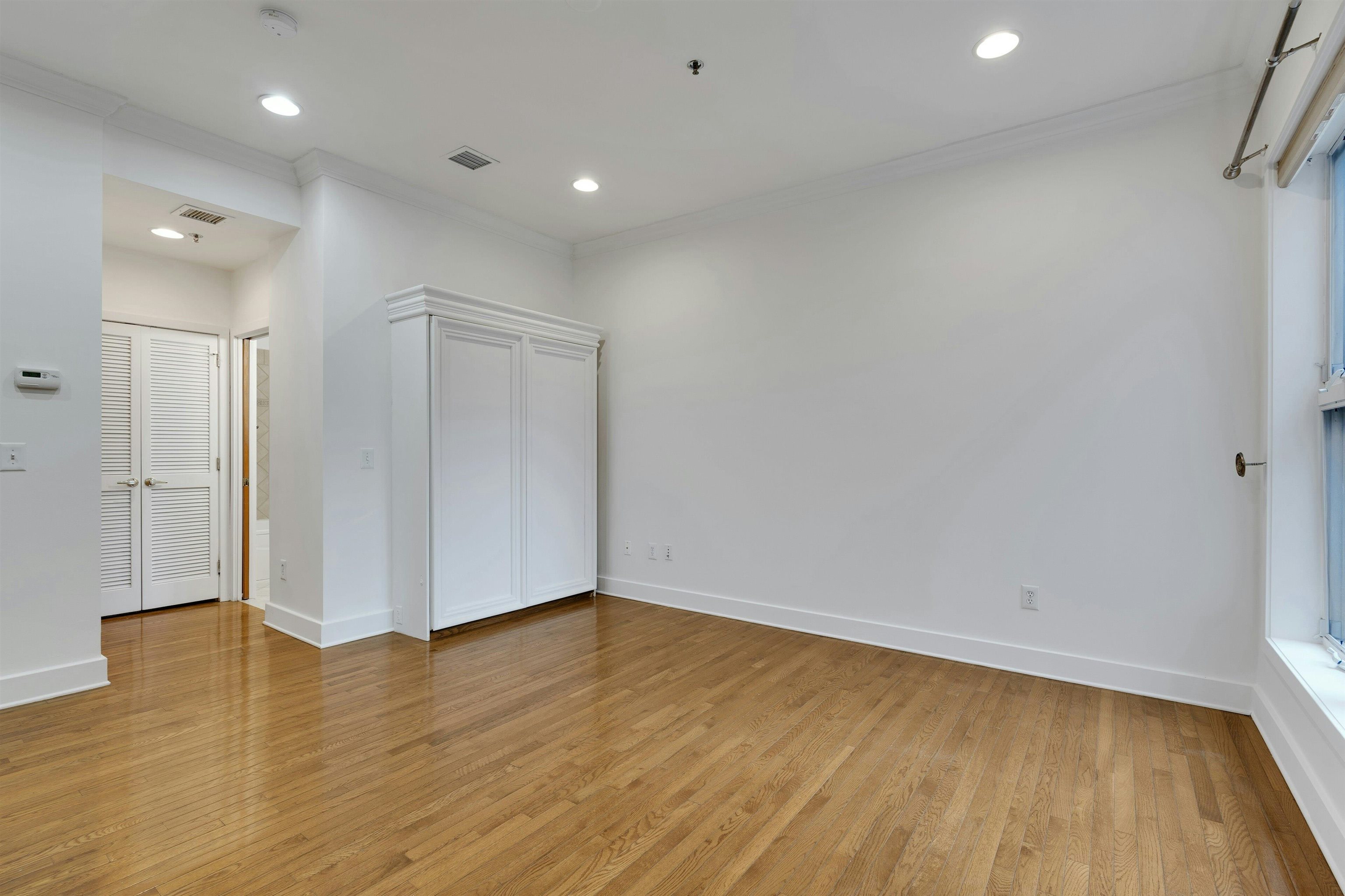 61 Grand St 2f Property Photo 11