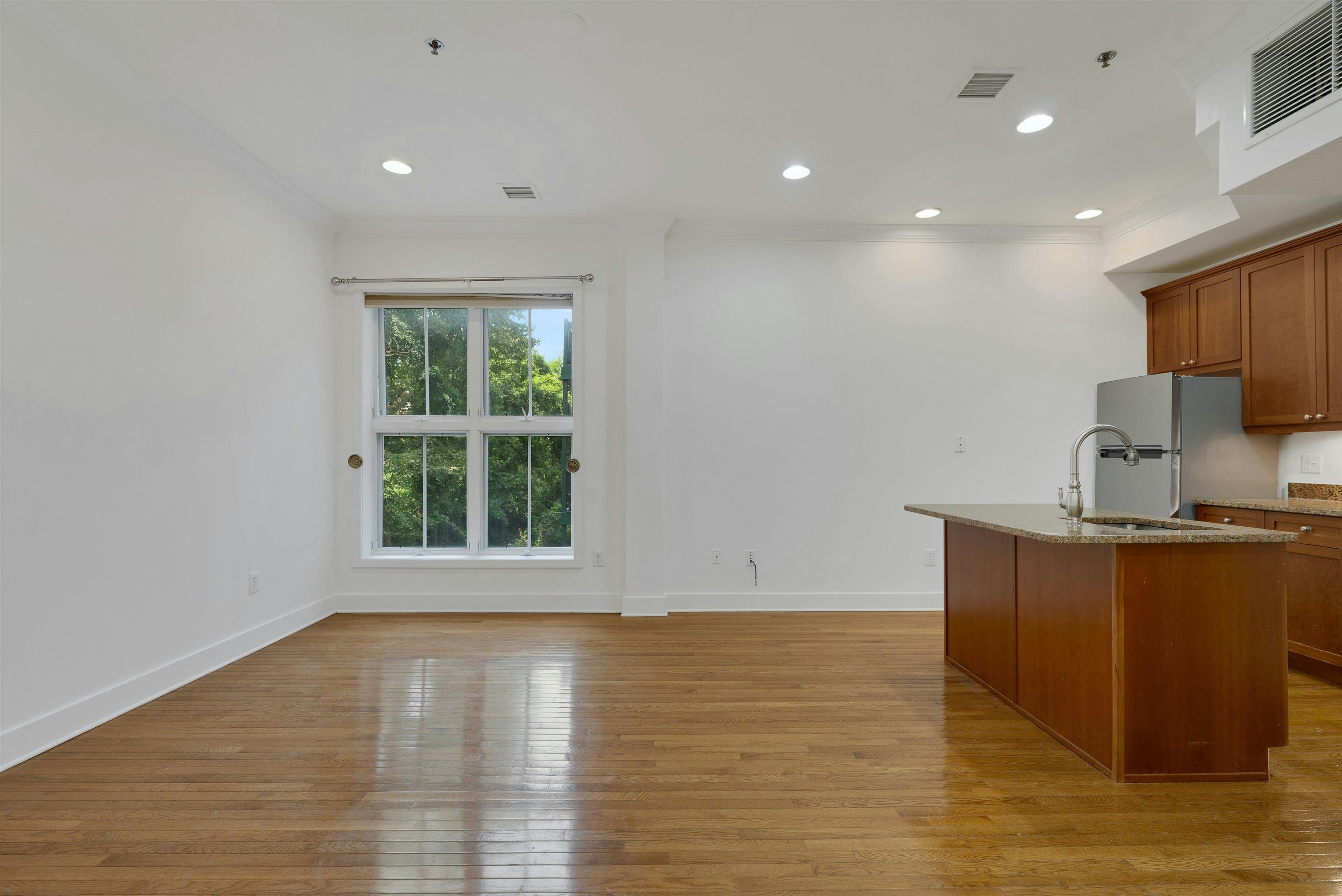61 Grand St 2f Property Photo 13