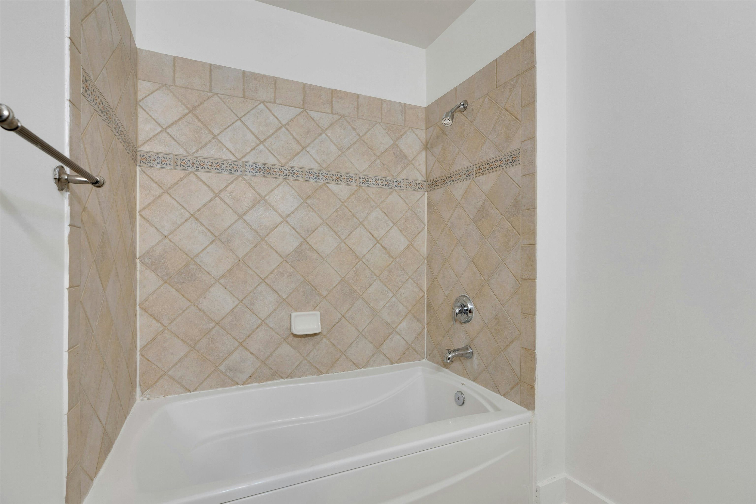 61 Grand St 2f Property Photo 15