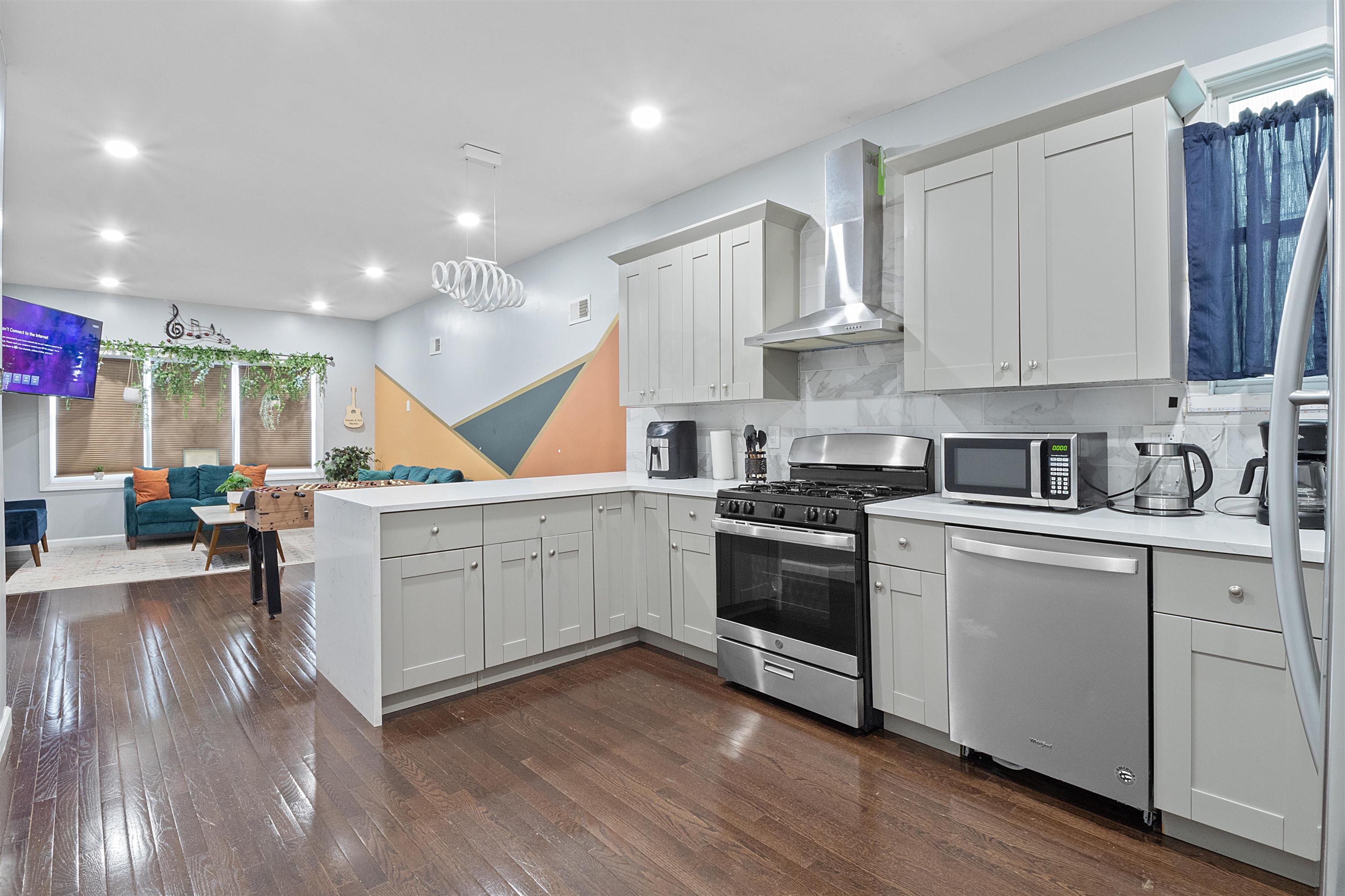 84 West 3rd St Property Photo 6