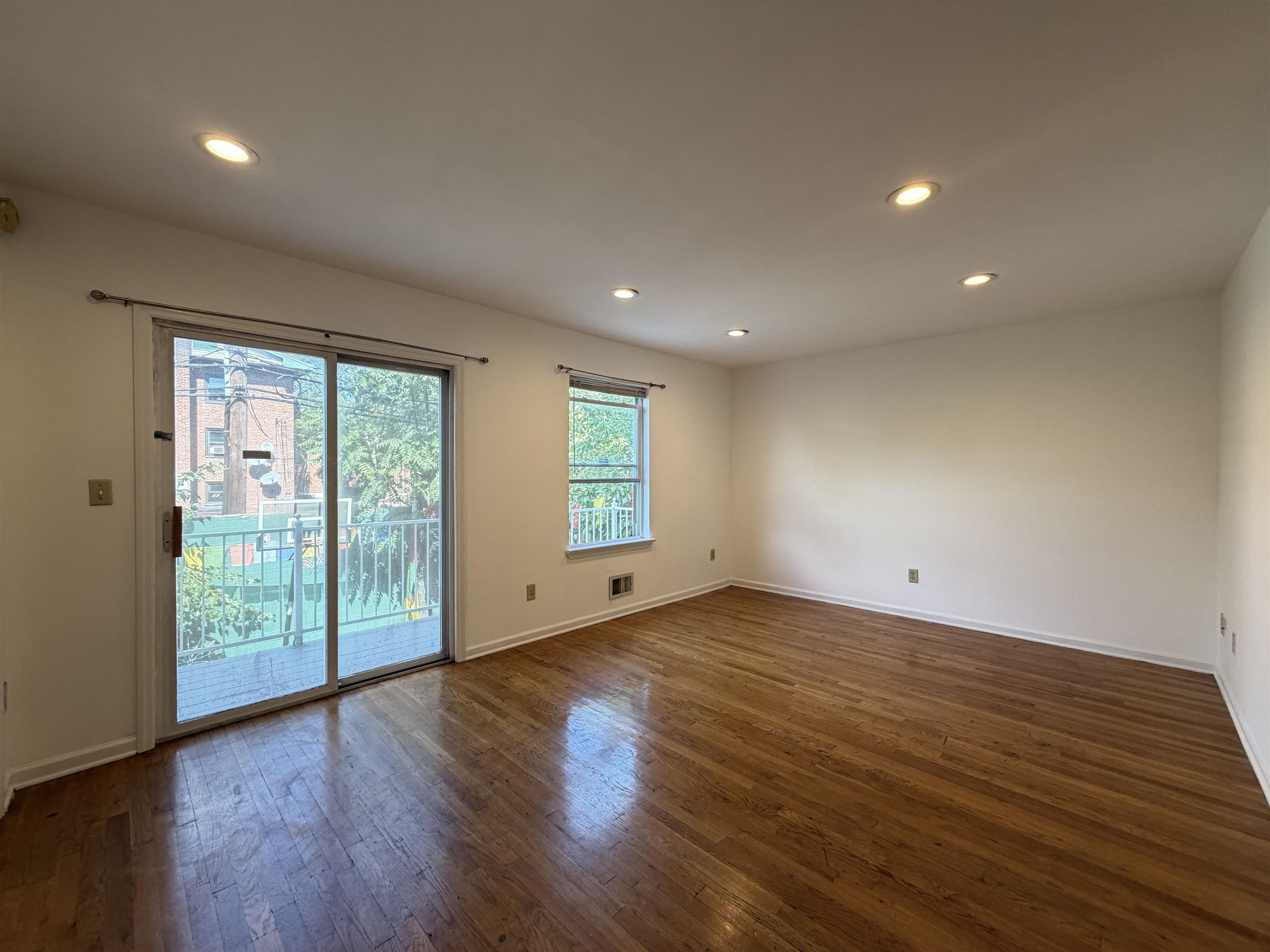122 LOGAN AVE 1 Property Photo 1